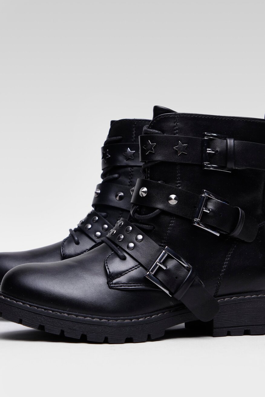 
                Чобіт DeeZee ЧОРНИЙ - 5903698949789