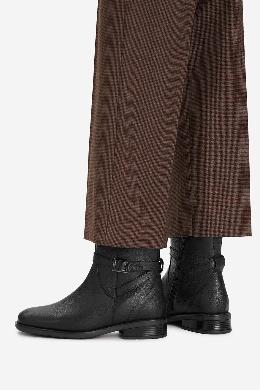 
                Kratke čizme Lasocki CRNA - 5906751325780