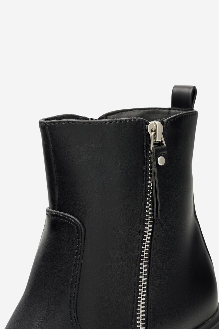 
                Боти Jenny Fairy ЧЕРЕН - 5905588042709