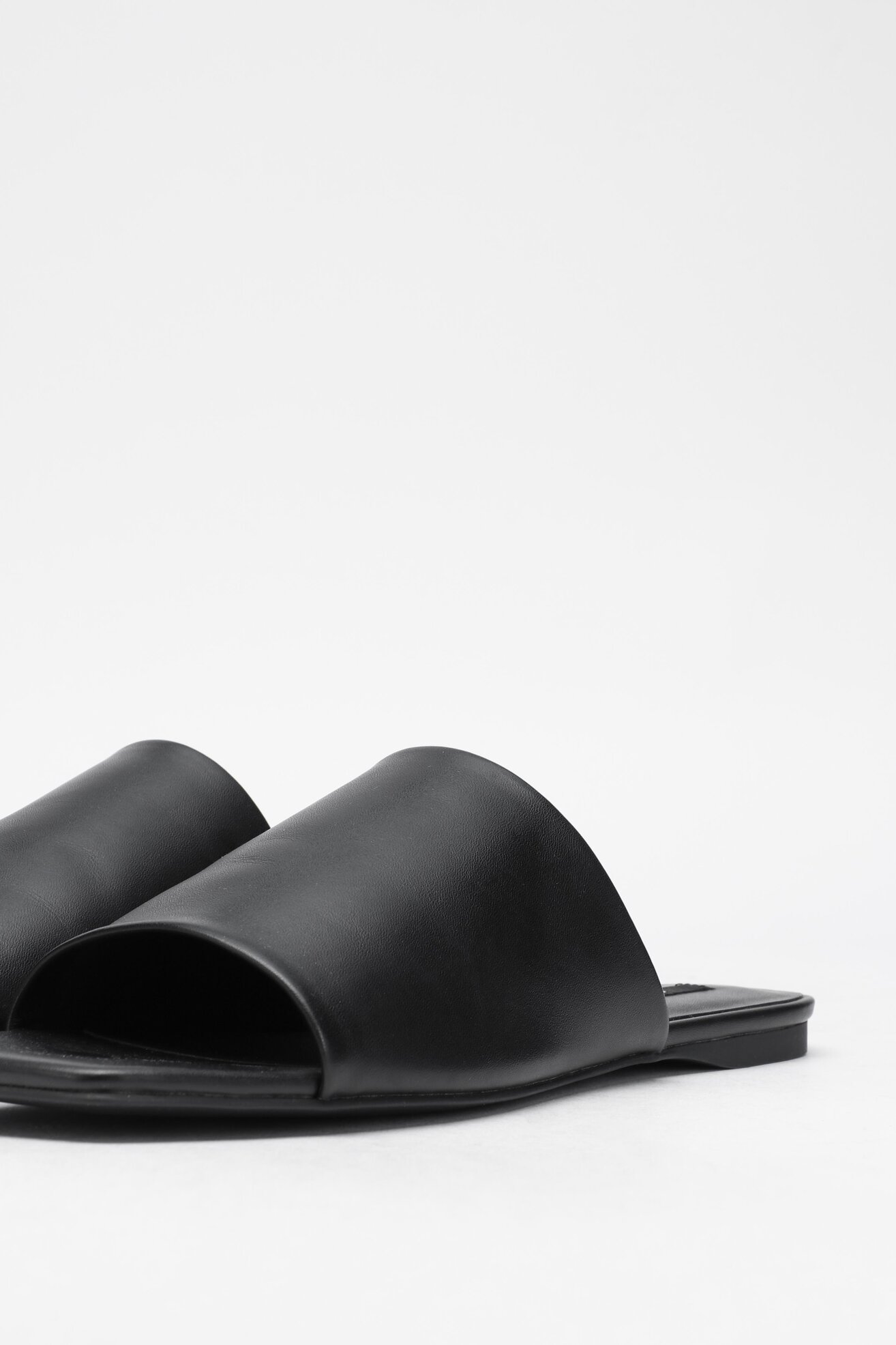 Klapki Gino Rossi 120AL0429 Czarny