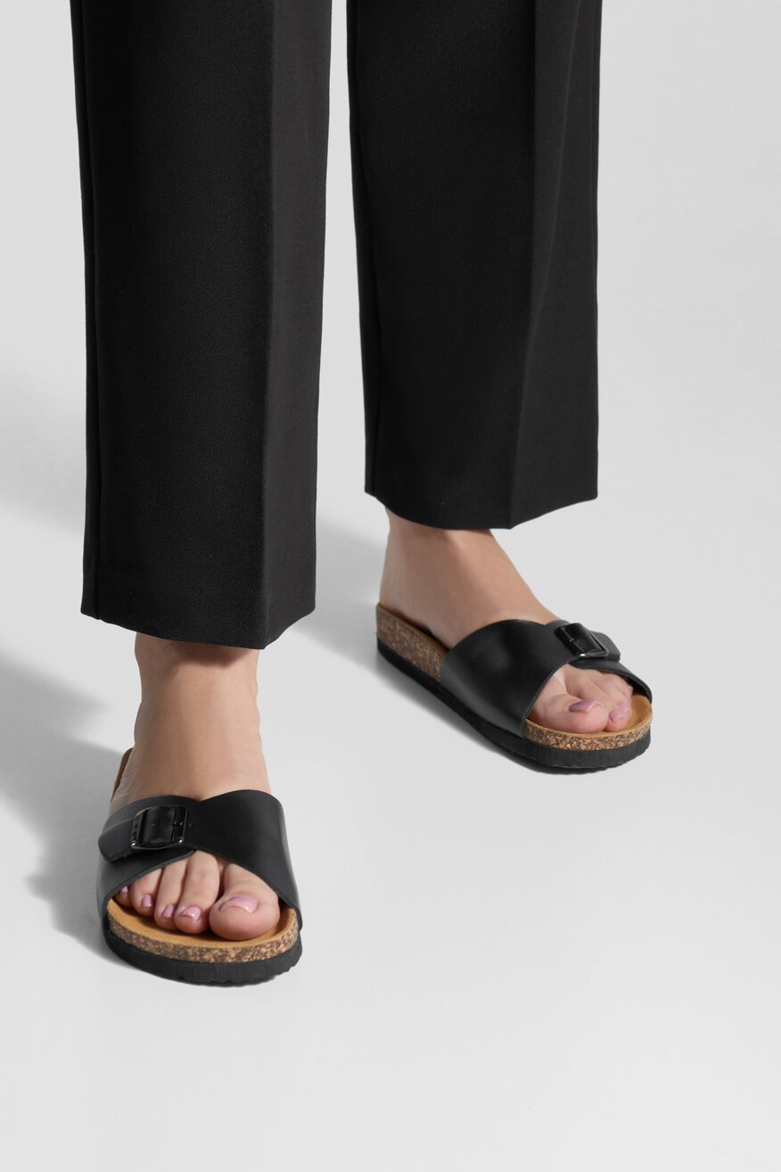 Lasocki - Klapki skórzane z klamrą - 5905588676362