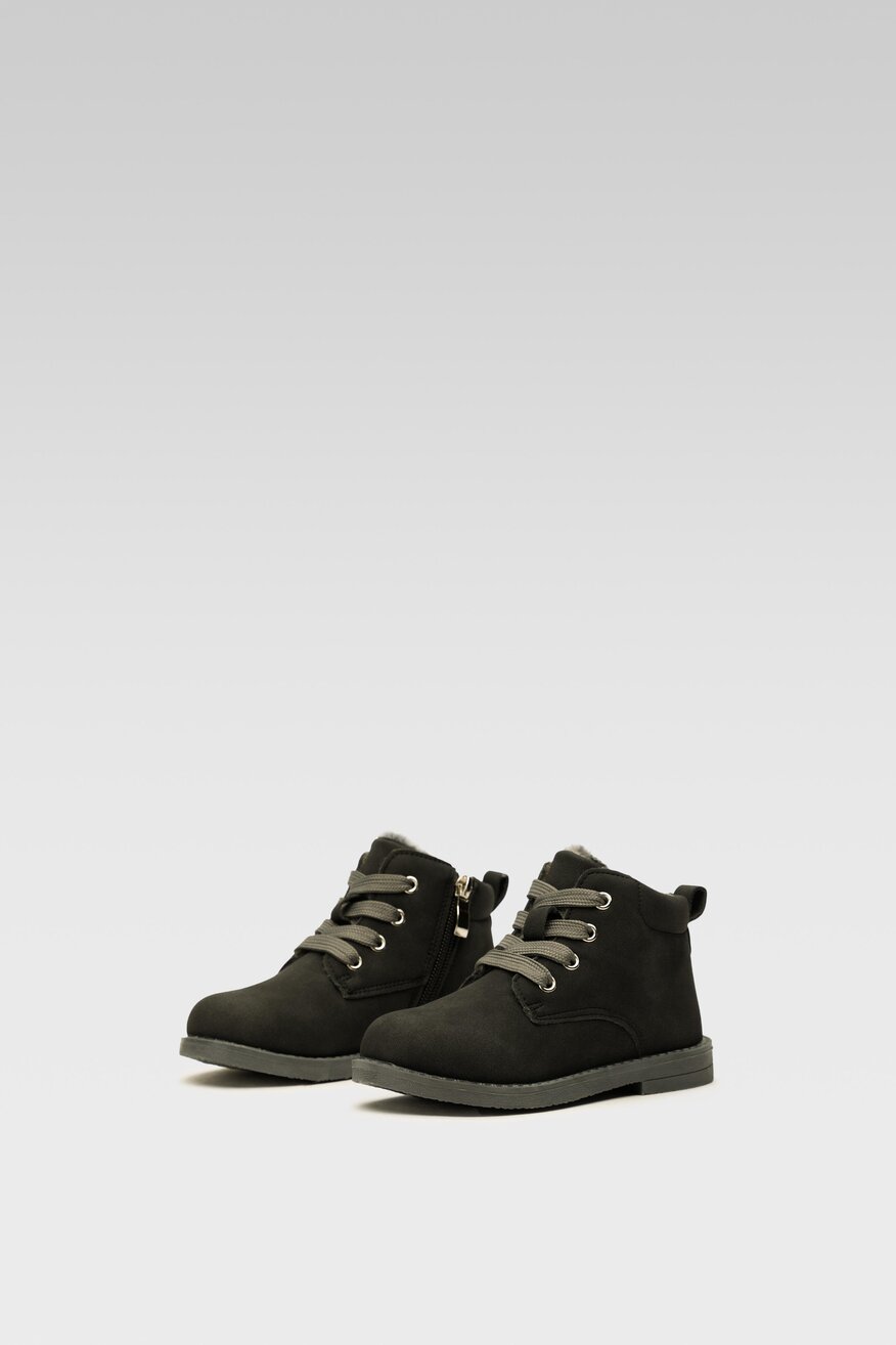 
                        Trzewiki Action Boy CM211112-40 Czarny - 5904862237886