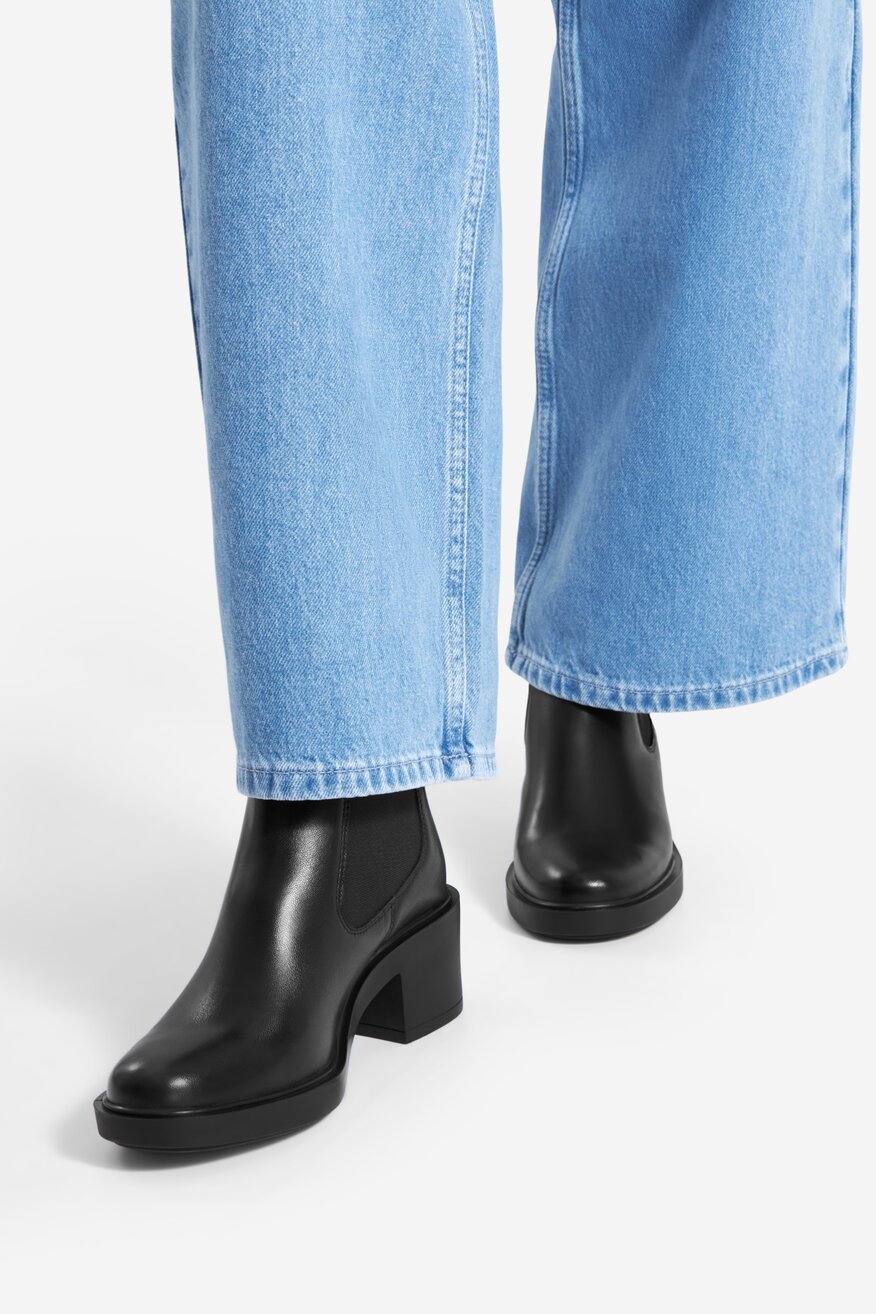 
                Kratke čizme Lasocki CRNA - 5905588993797