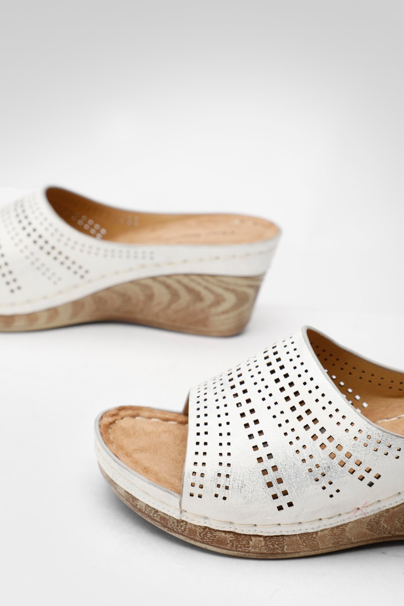 Klapki Clara Barson IDA WSS20874-01 Biały