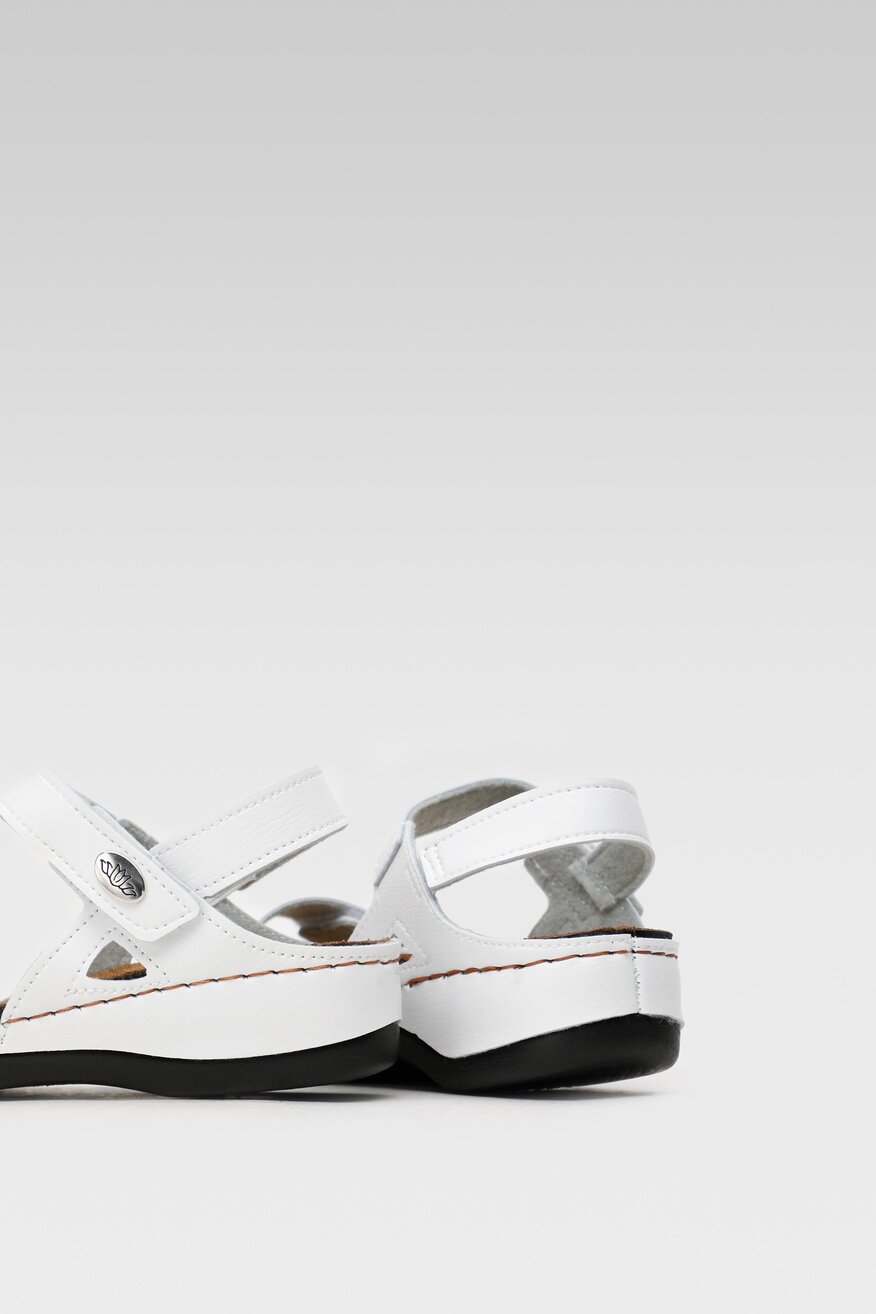 
                Inblu - Sandały pastelowe białe - 5904248635213