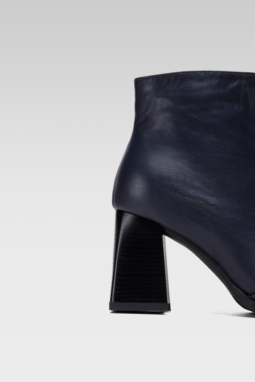 
                Lasocki - Skórzane botki granatowe - 5904248098179