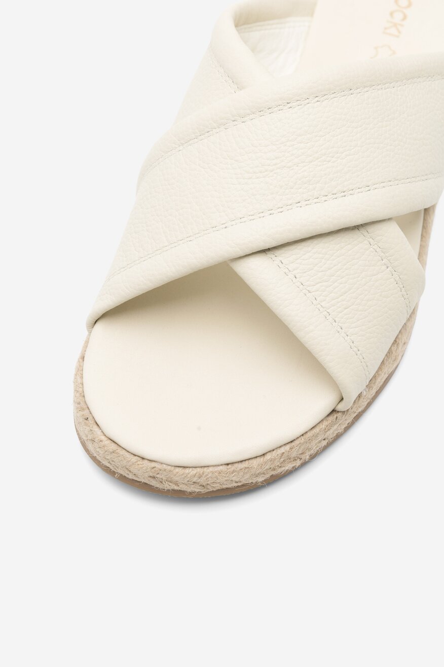 
                Lasocki - Skórzane klapki białe - 5904862864686