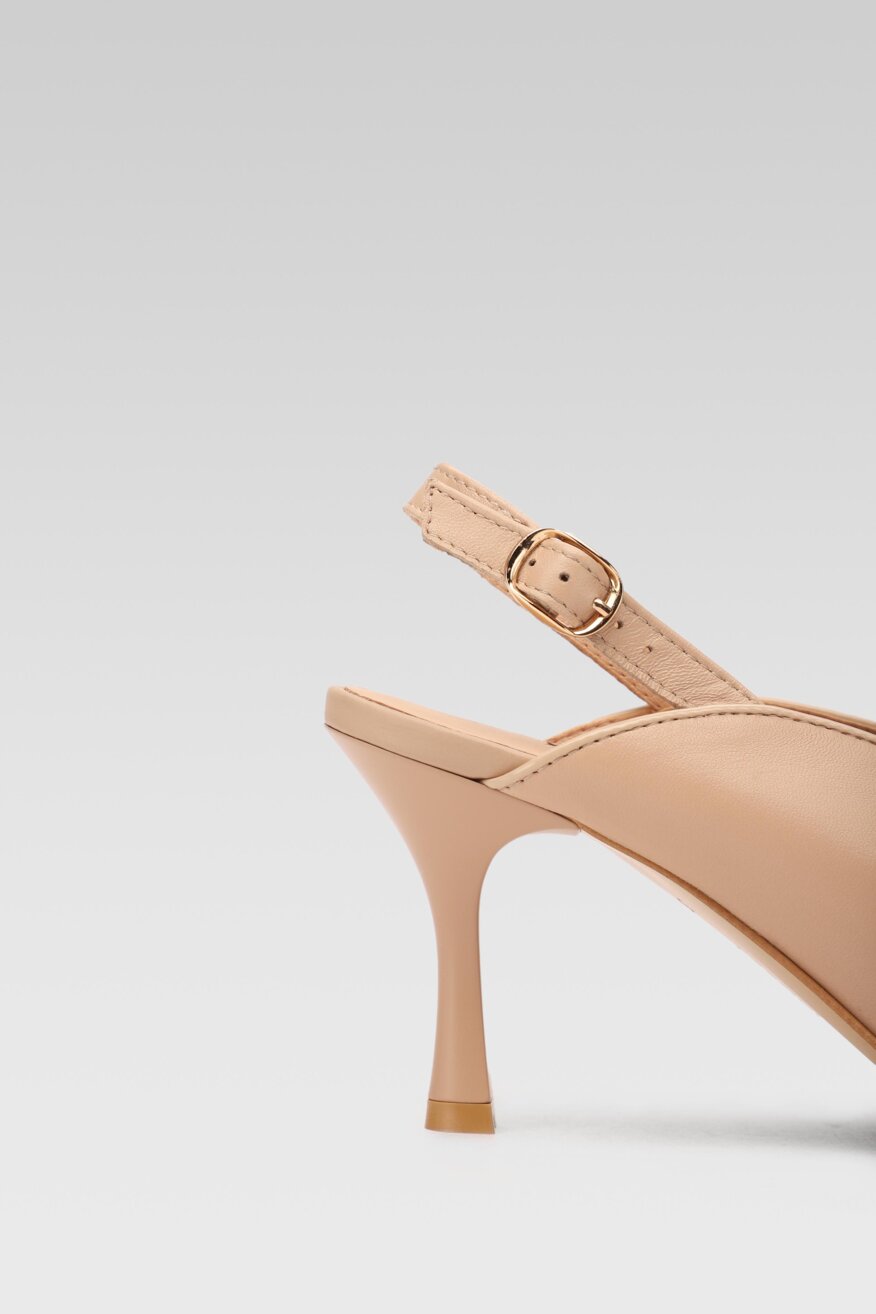 
                Körömcipő Lasocki BÉZS - 5903698554716