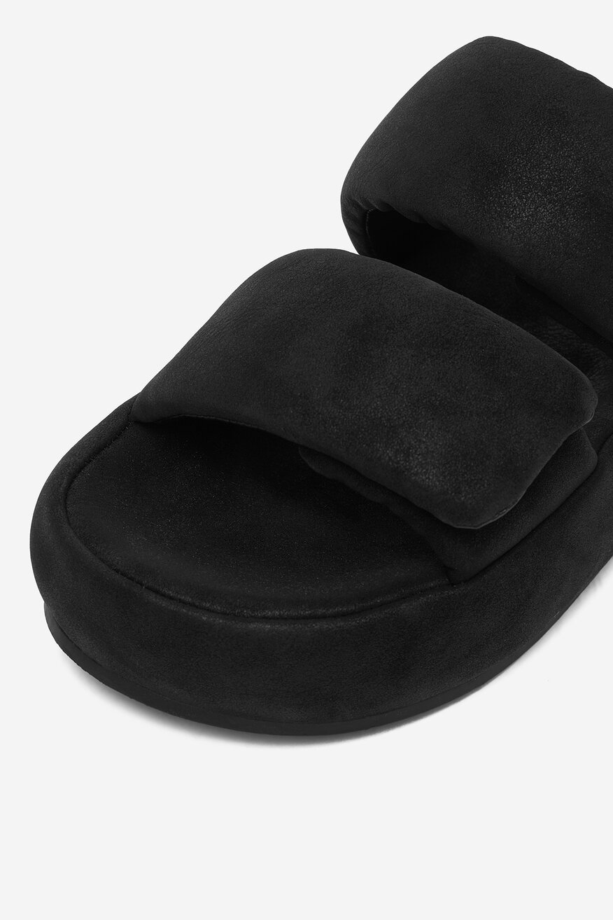 
                Шльопанець Juicy Couture ЧОРНИЙ - 5907964026822