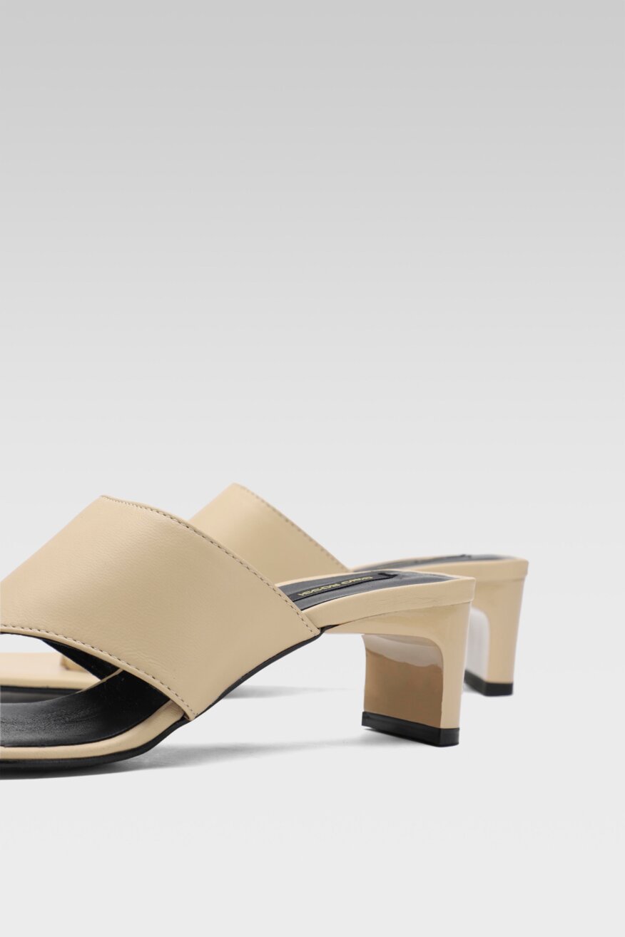 
                Gino Rossi - Skórzane klapki na obcasie - 5903698475059