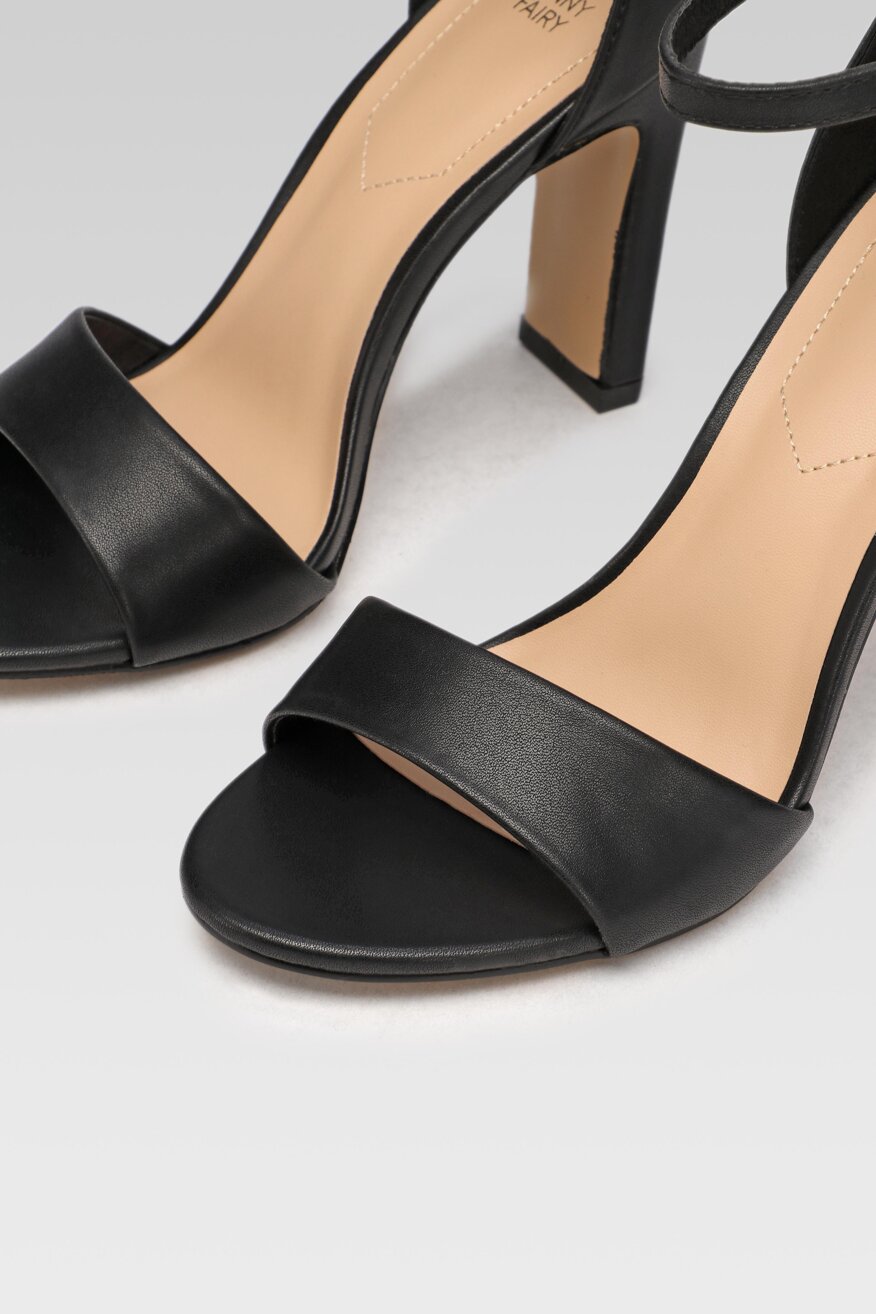 
                Jenny Fairy - Sandały na obcasie czarne - 5903698366890