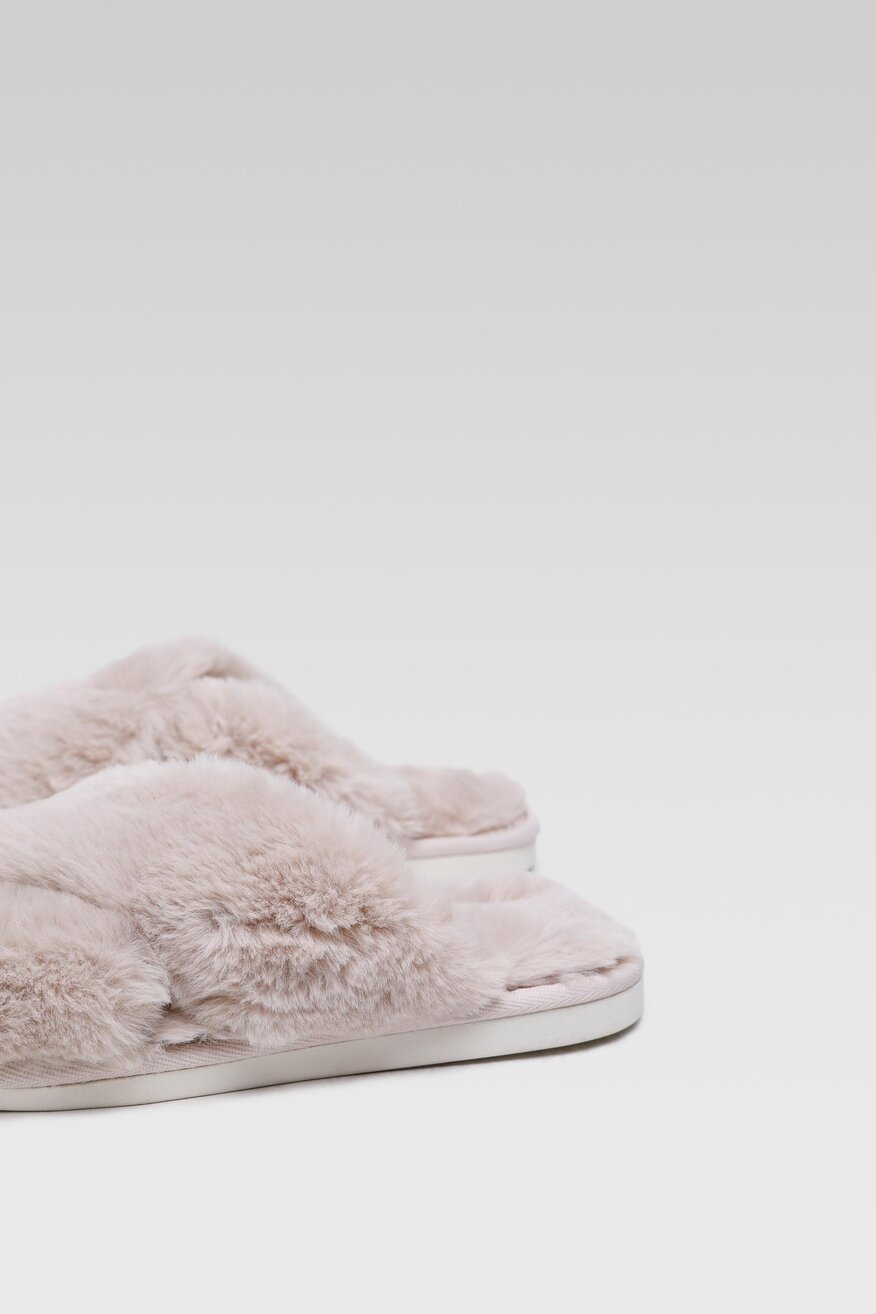 
                DeeZee - Klapki z futerkiem - 5904248677947