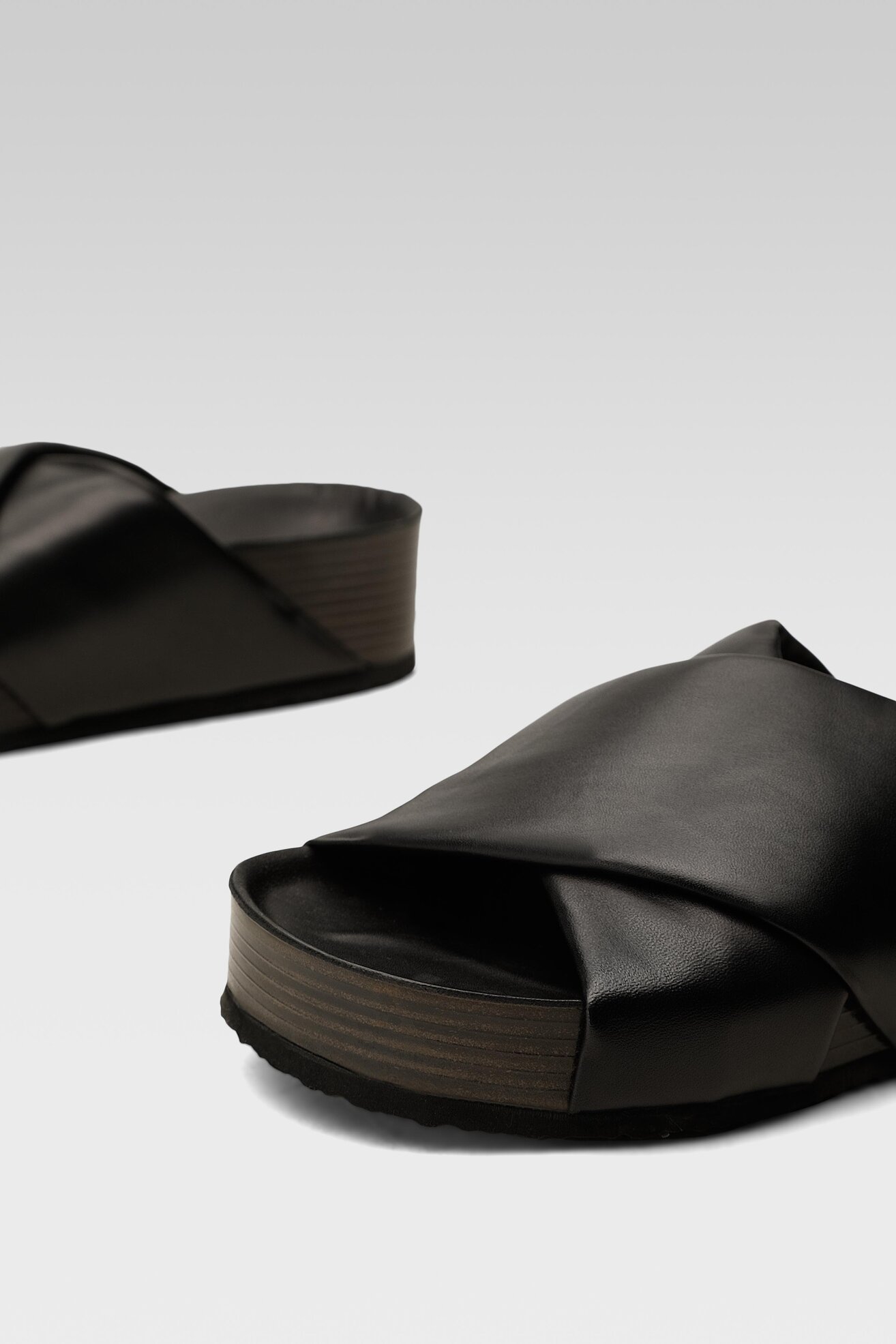 Papuče Gino Rossi 22SS20 CRNA