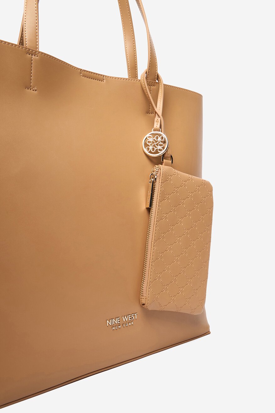
                Дамска чанта NINE WEST КАМЕЛ - 5906751543306