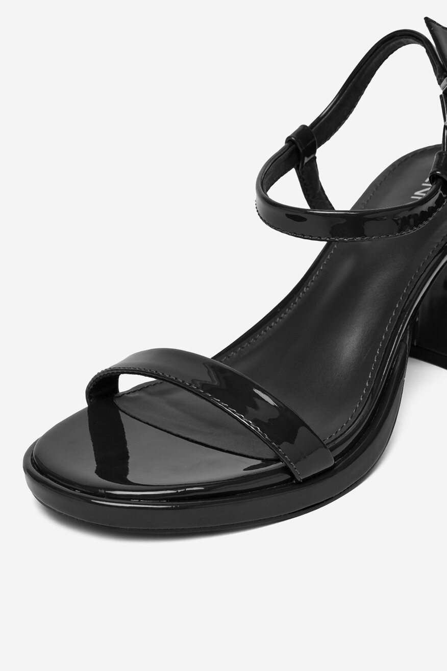 
                Сандалі Jenny ЧОРНИЙ - 5906751863473