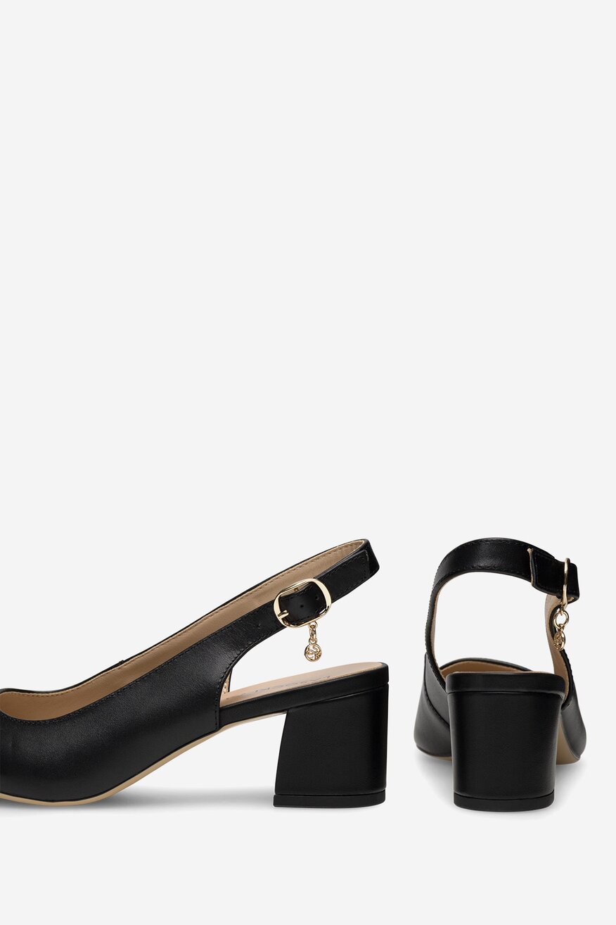 
                Körömcipő Lasocki FEKETE - 5903419782060