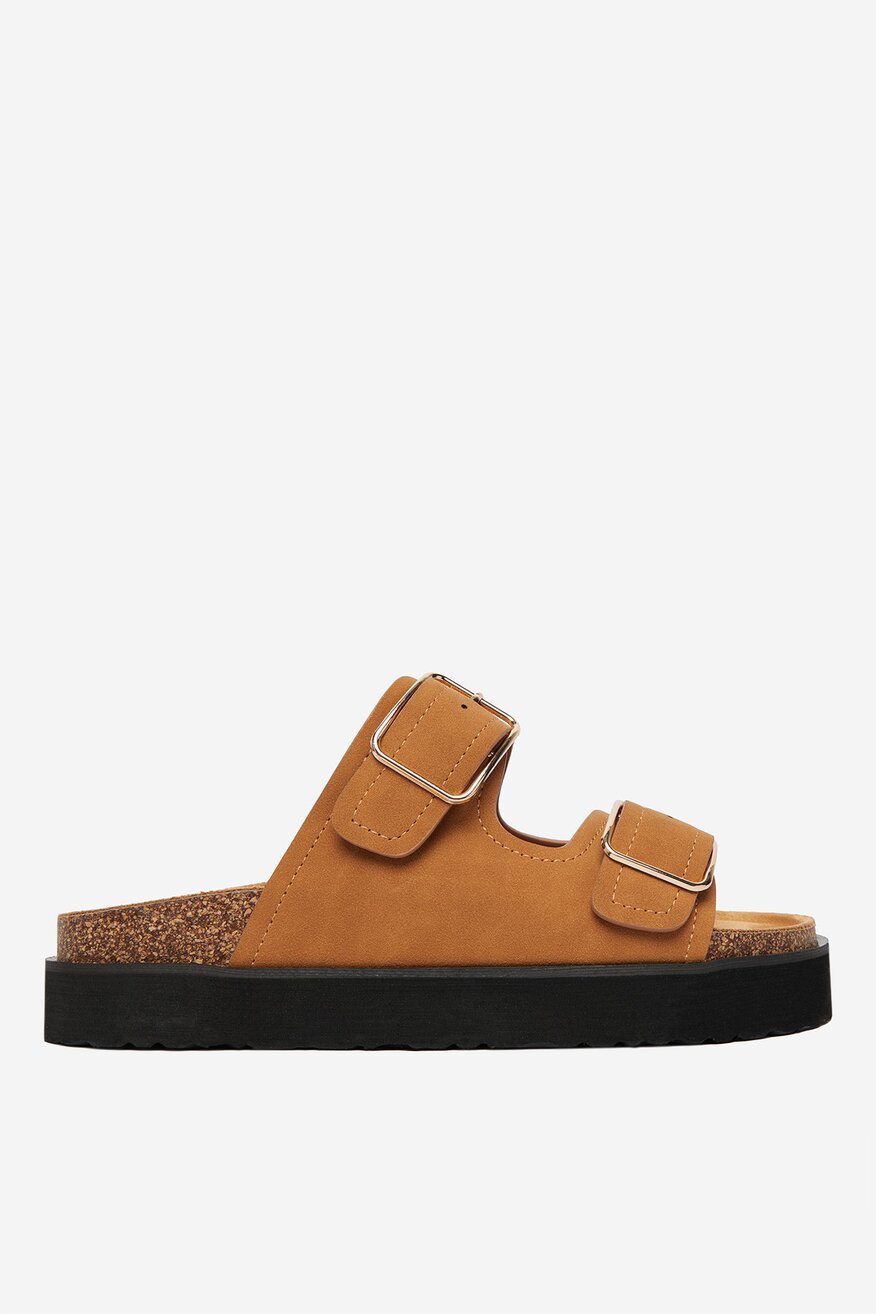 
                Шльопанець DeeZee ВЕРБЛЮЖИЙ - 5906751919408