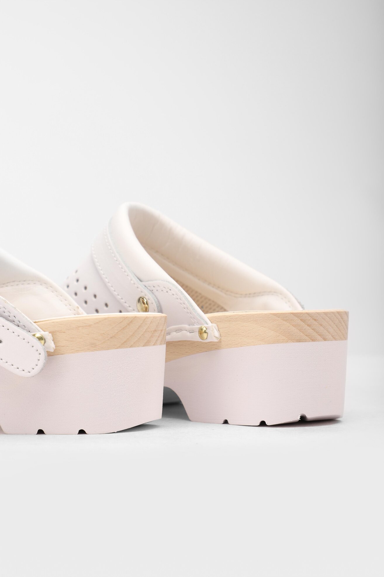 Klapki Scholl F20176 CLOG 1065 Biały