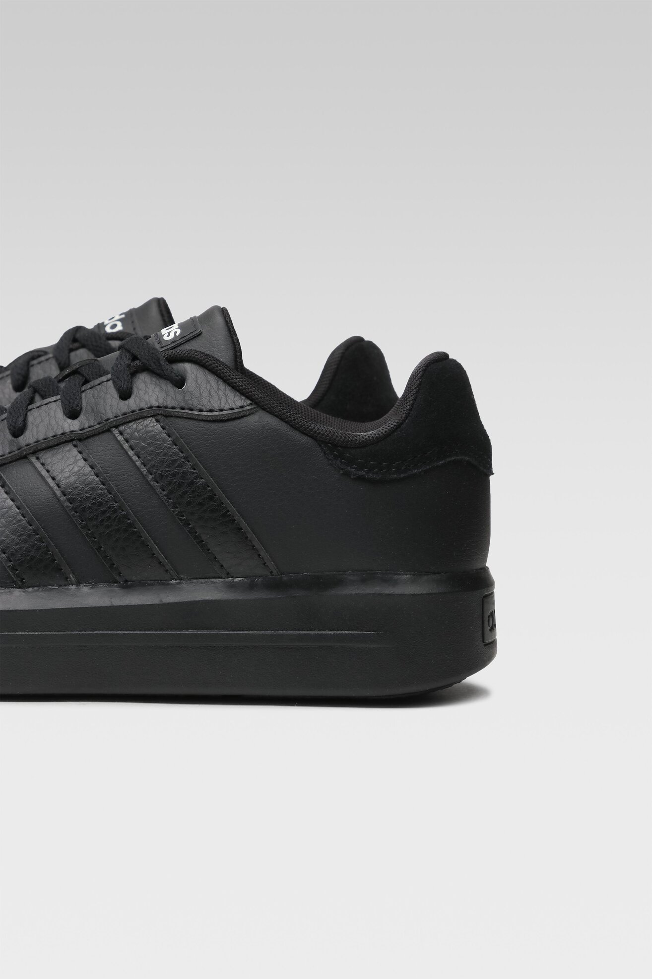 Sportska obuća ADIDAS COURT PLATFORM GV8995 CRNA
