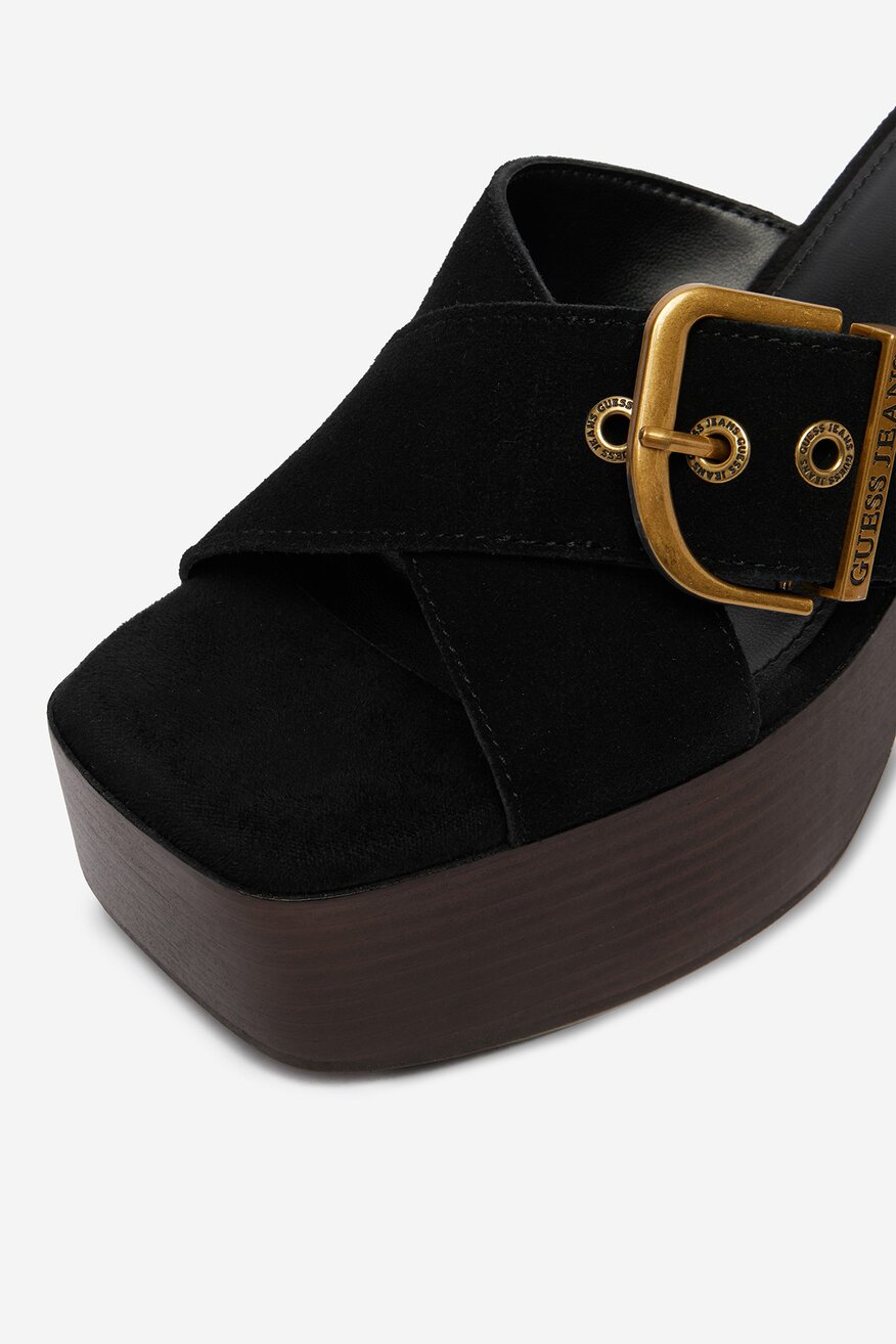 
                GUESS JEANS - Klapki skórzane - 5907964071730