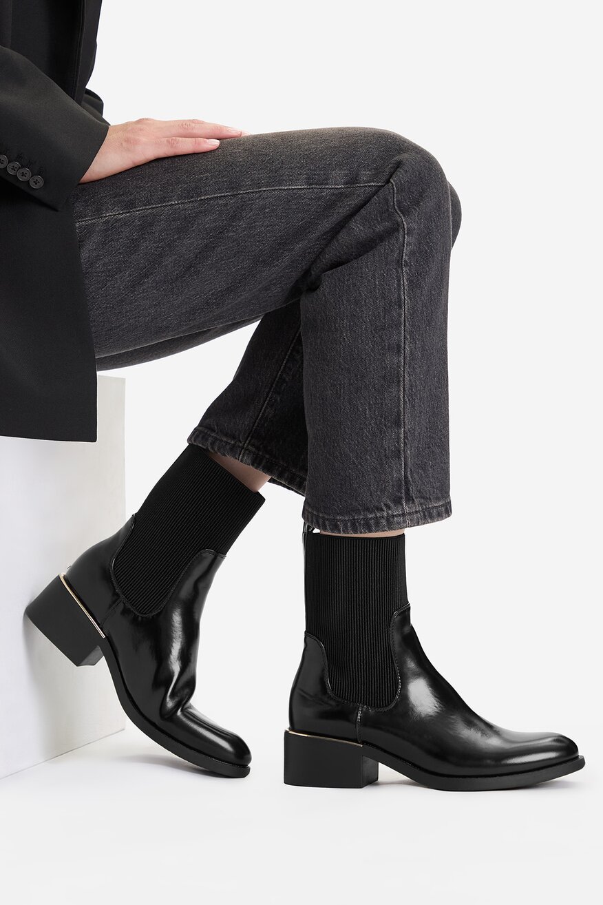 
                Kratke čizme Jenny CRNA - 5906751444184