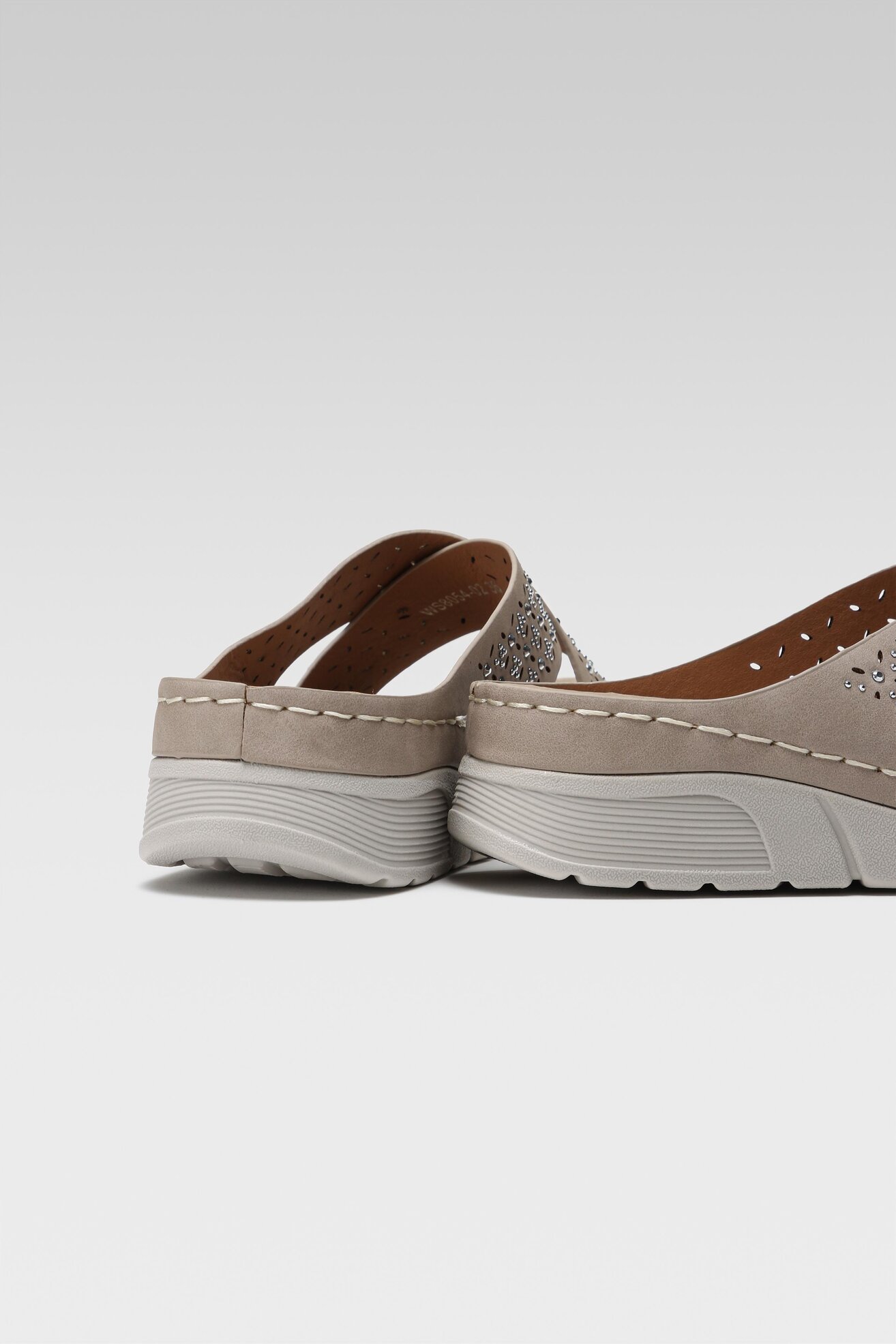 Klapki Clara Barson WS8054-02 Beżowy