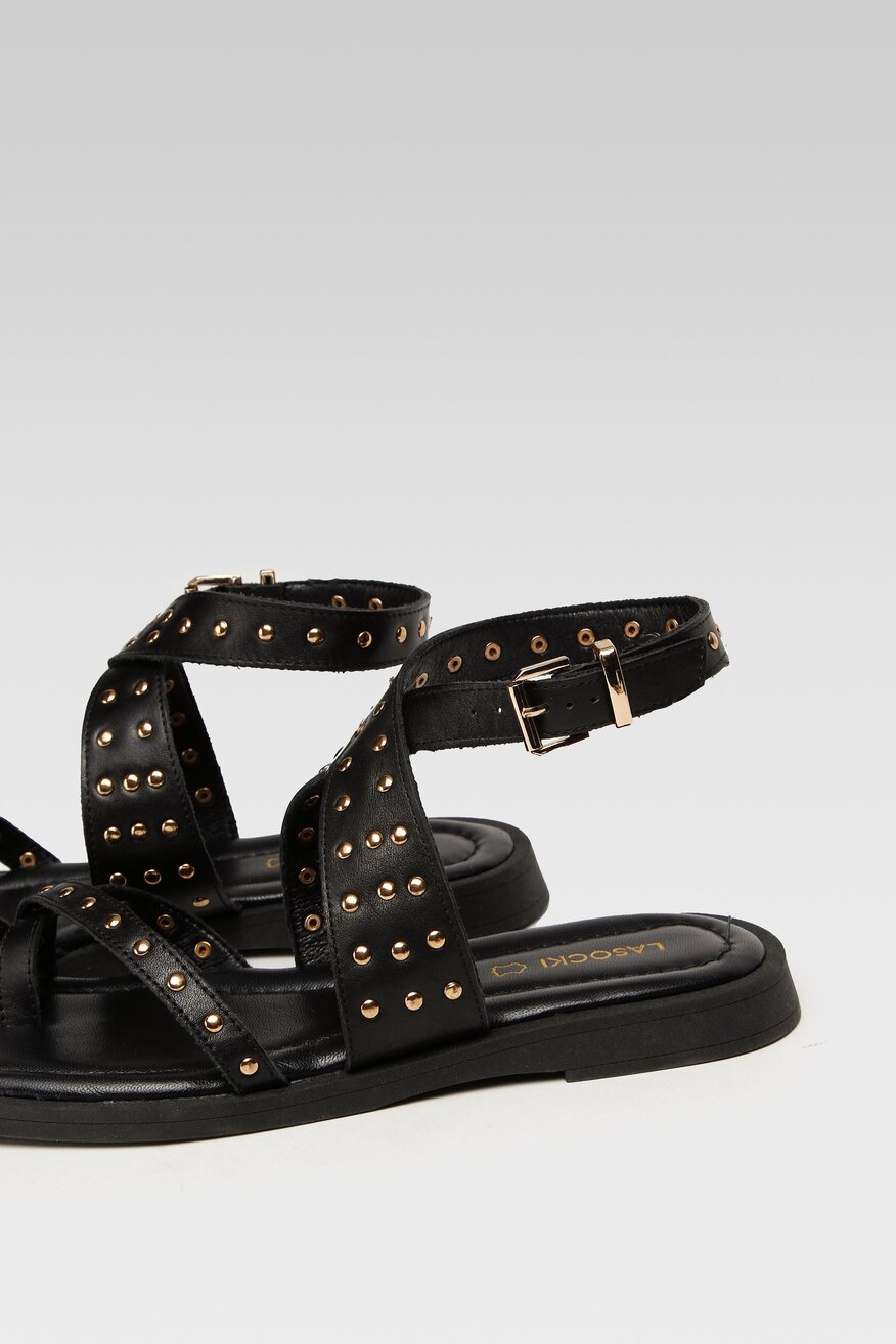 
                Lasocki - Sandały skórzane z ćwiekami - 5904248693749