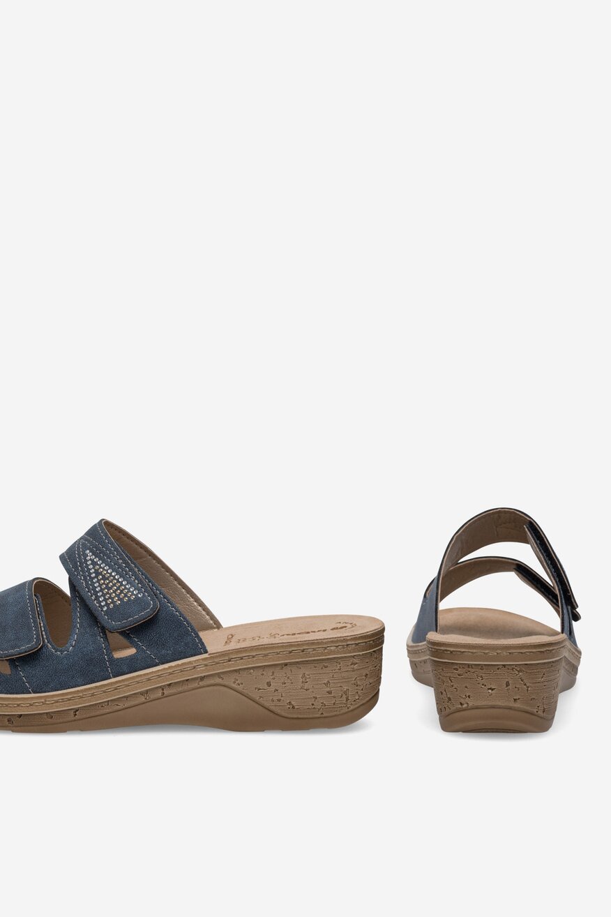 
                Inblu - Klapki na koturnie - 5905588535089