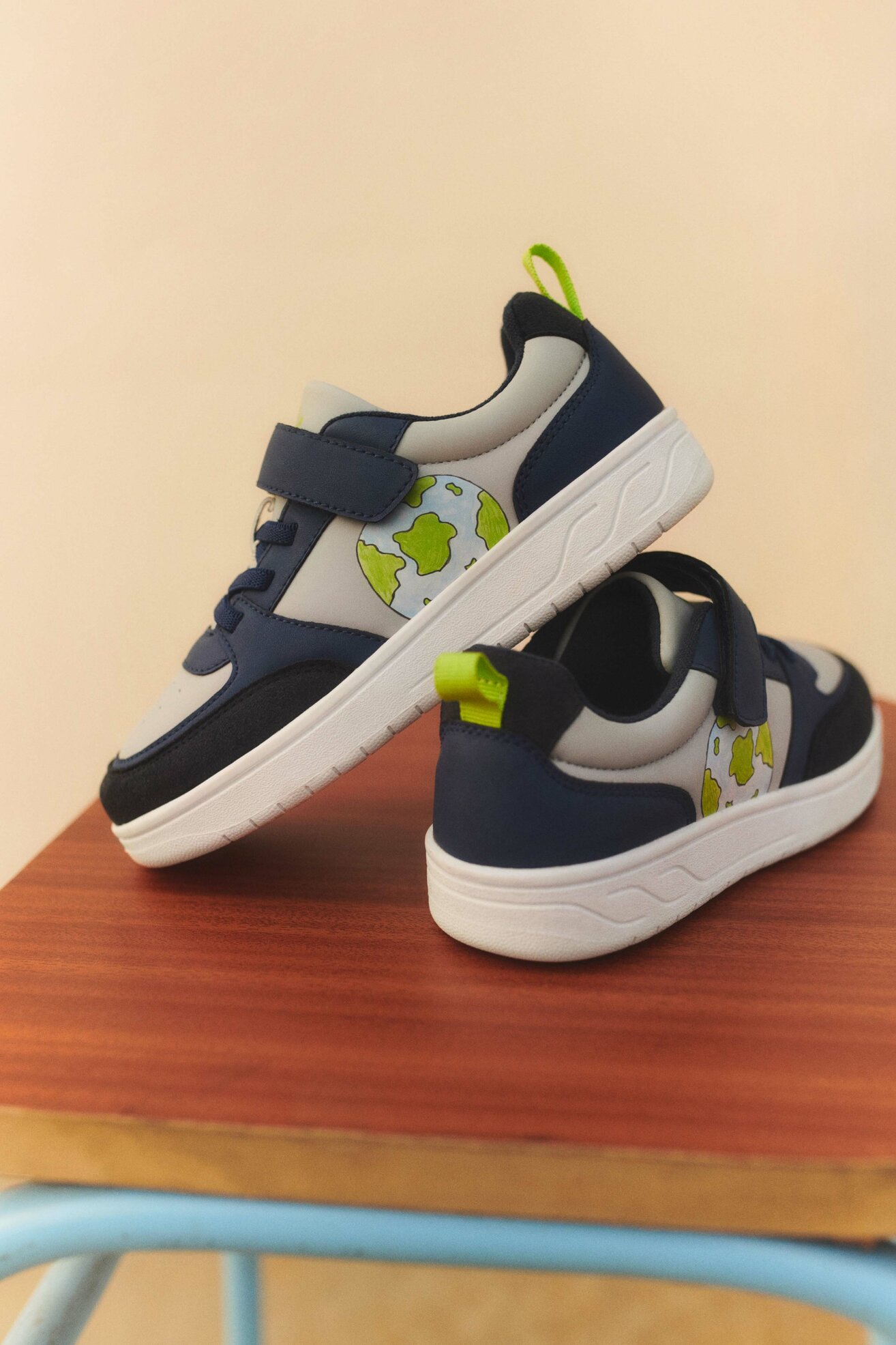 Obuwie sportowe OMENAA FOUNDATION CP40-21417Z-OF Granatowy