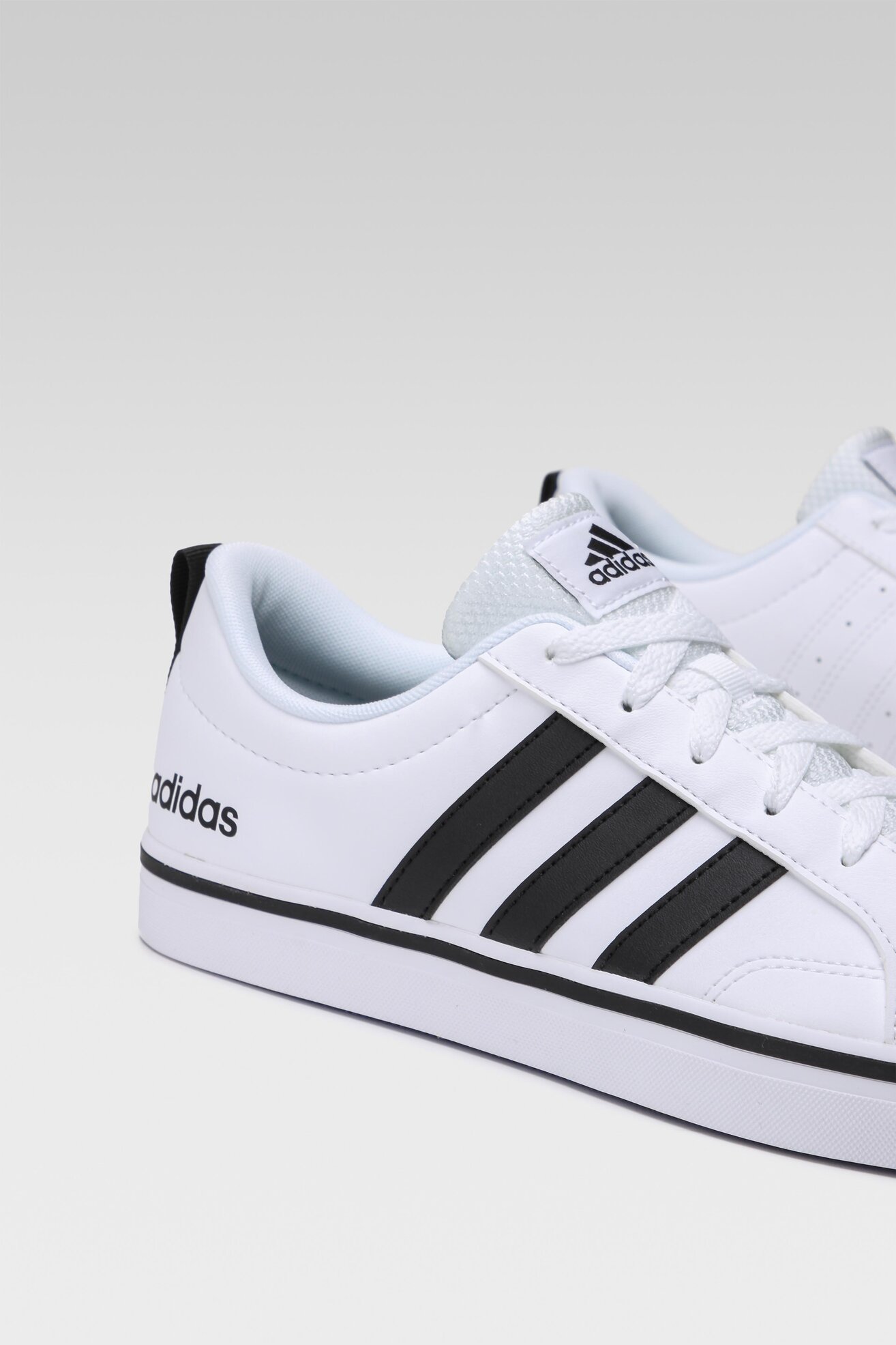 Obuwie sportowe adidas VS PACE 2.0 HP6010. Biały