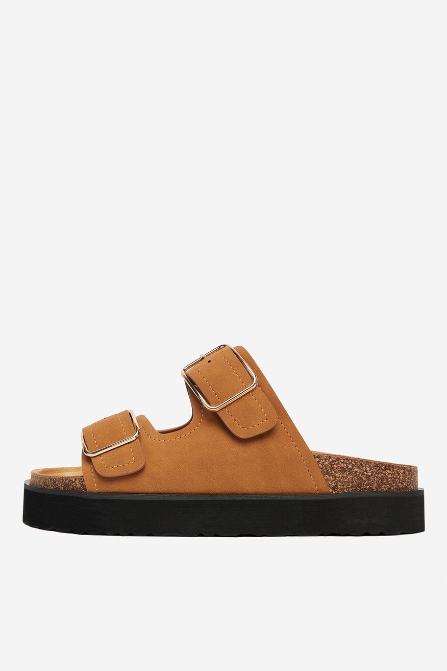 
                Шльопанець DeeZee ВЕРБЛЮЖИЙ - 5906751919408