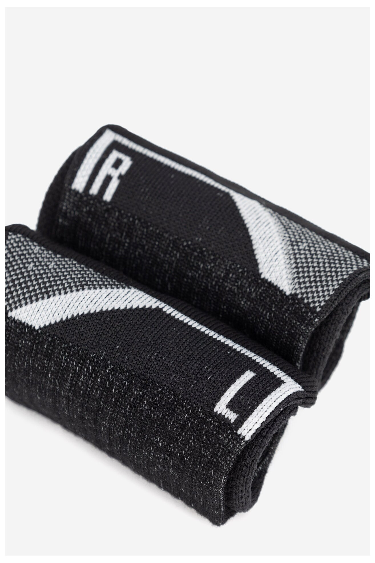 Soseste Reebok R0377-SS24 (1-PACK) NEGRU