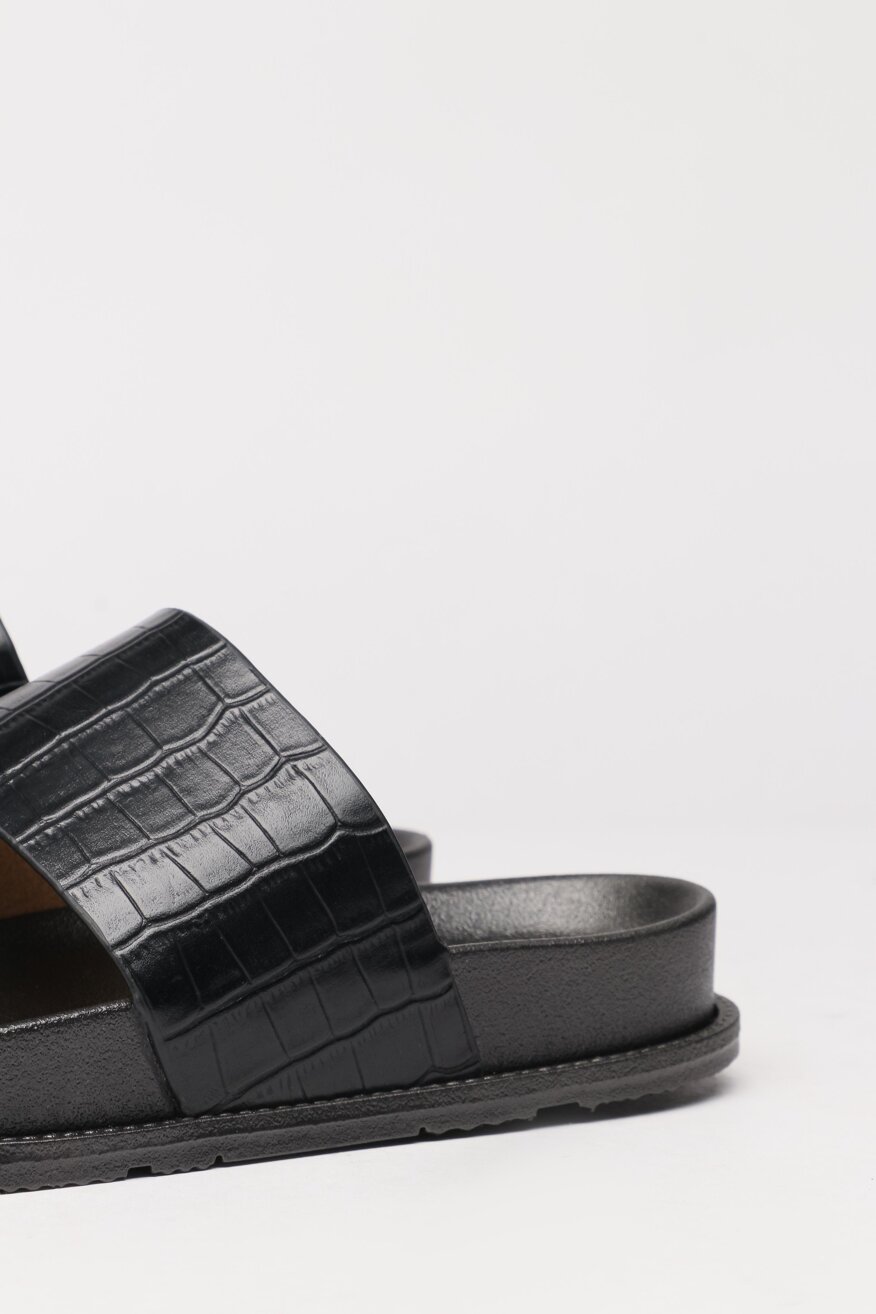 
                Bassano - Klapki czarne - 5903698397962