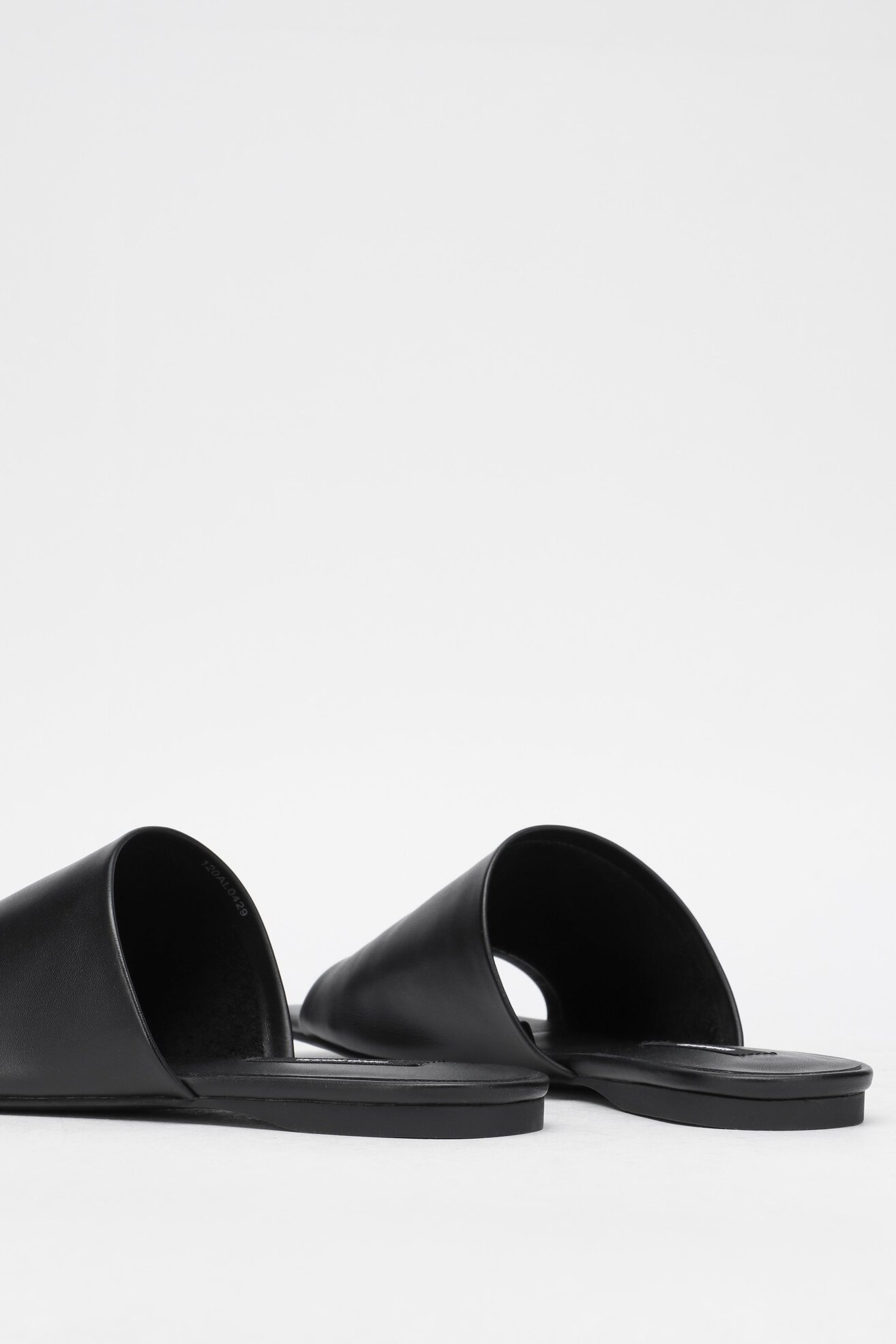 Klapki Gino Rossi 120AL0429 Czarny