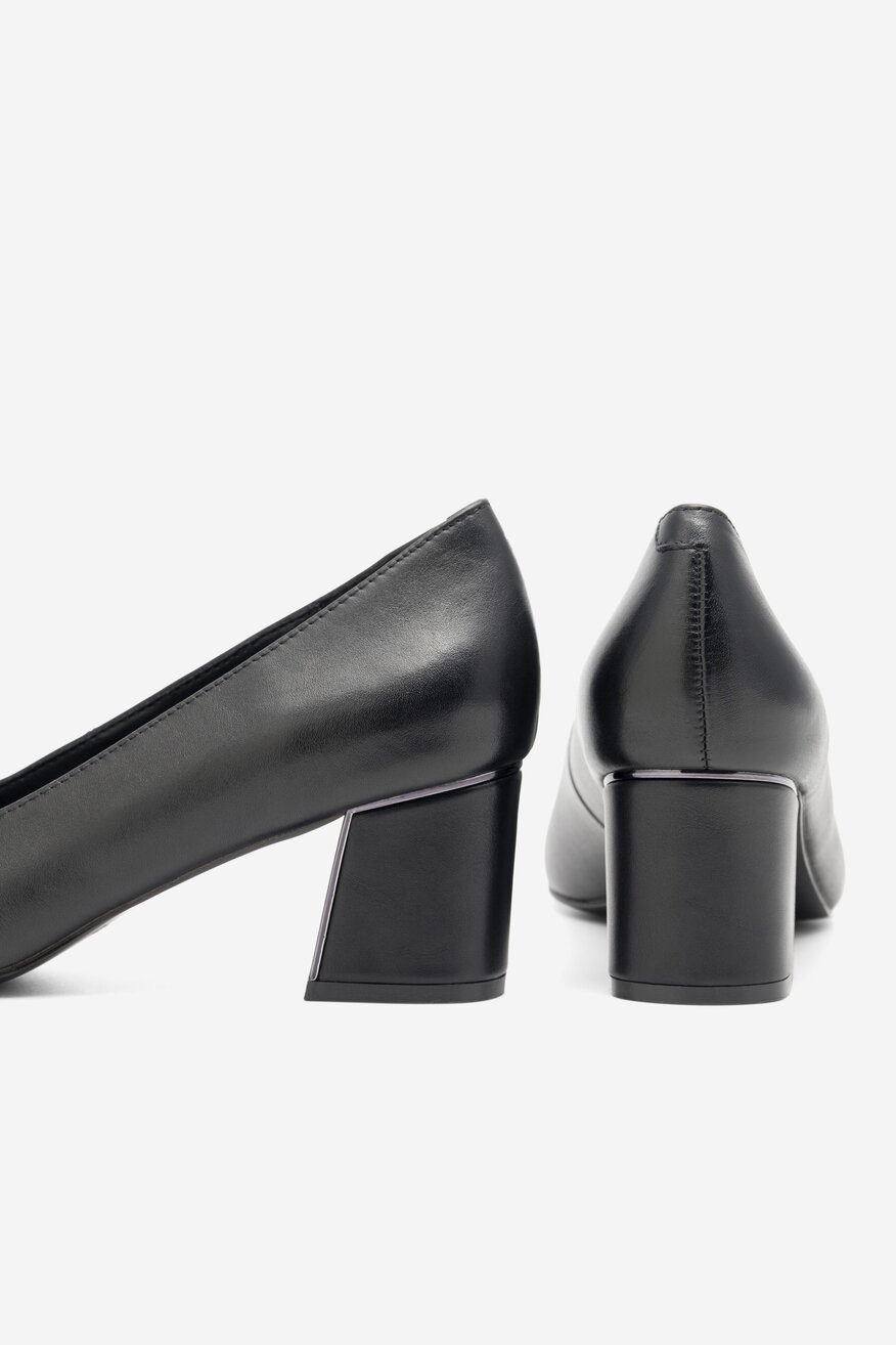 
                Елегантни обувки Lasocki ЧЕРЕН - 5904862945316