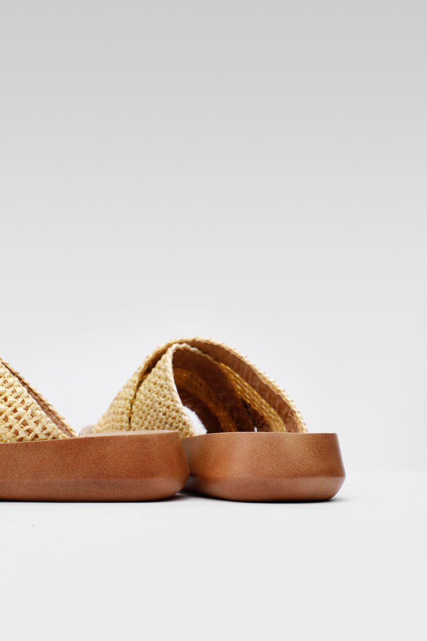 
                Jenny Fairy - Klapki na platformie - 5904248673291