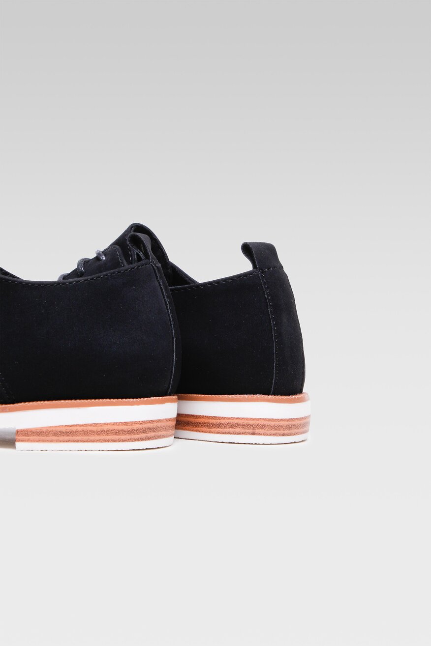 
                Clara Barson - Oxfordy czarne sznurowane - 5904248254971