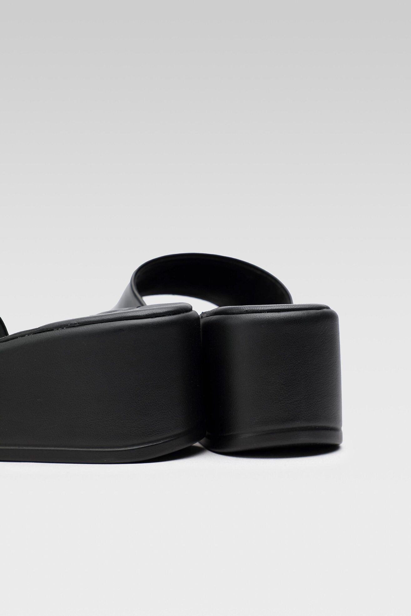 Klapki Lasocki OCE-3030-01 Czarny