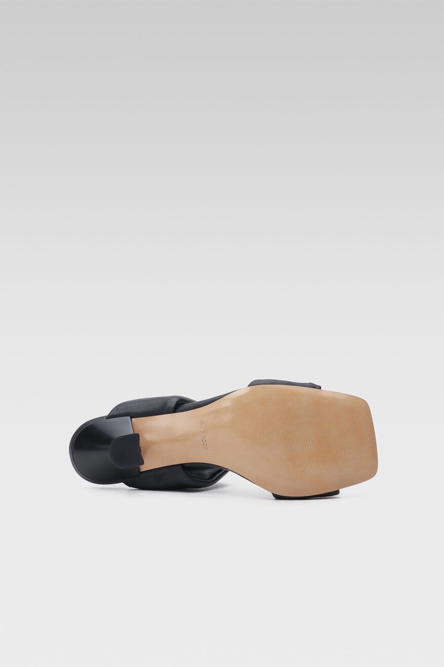 
                Gino Rossi - Skórzane klapki czarne - 5904248394486