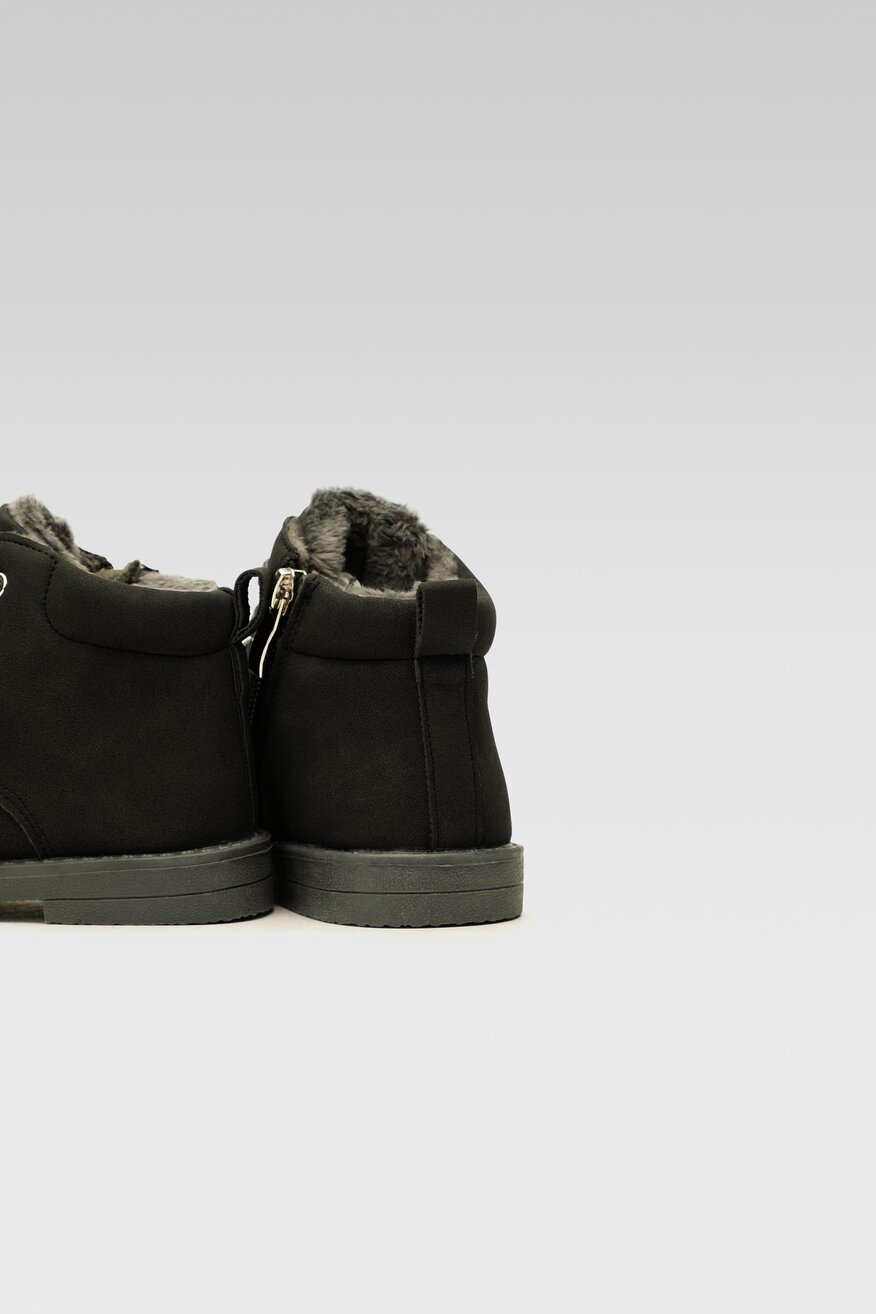 
                        Trzewiki Action Boy CM211112-40 Czarny - 5904862237886