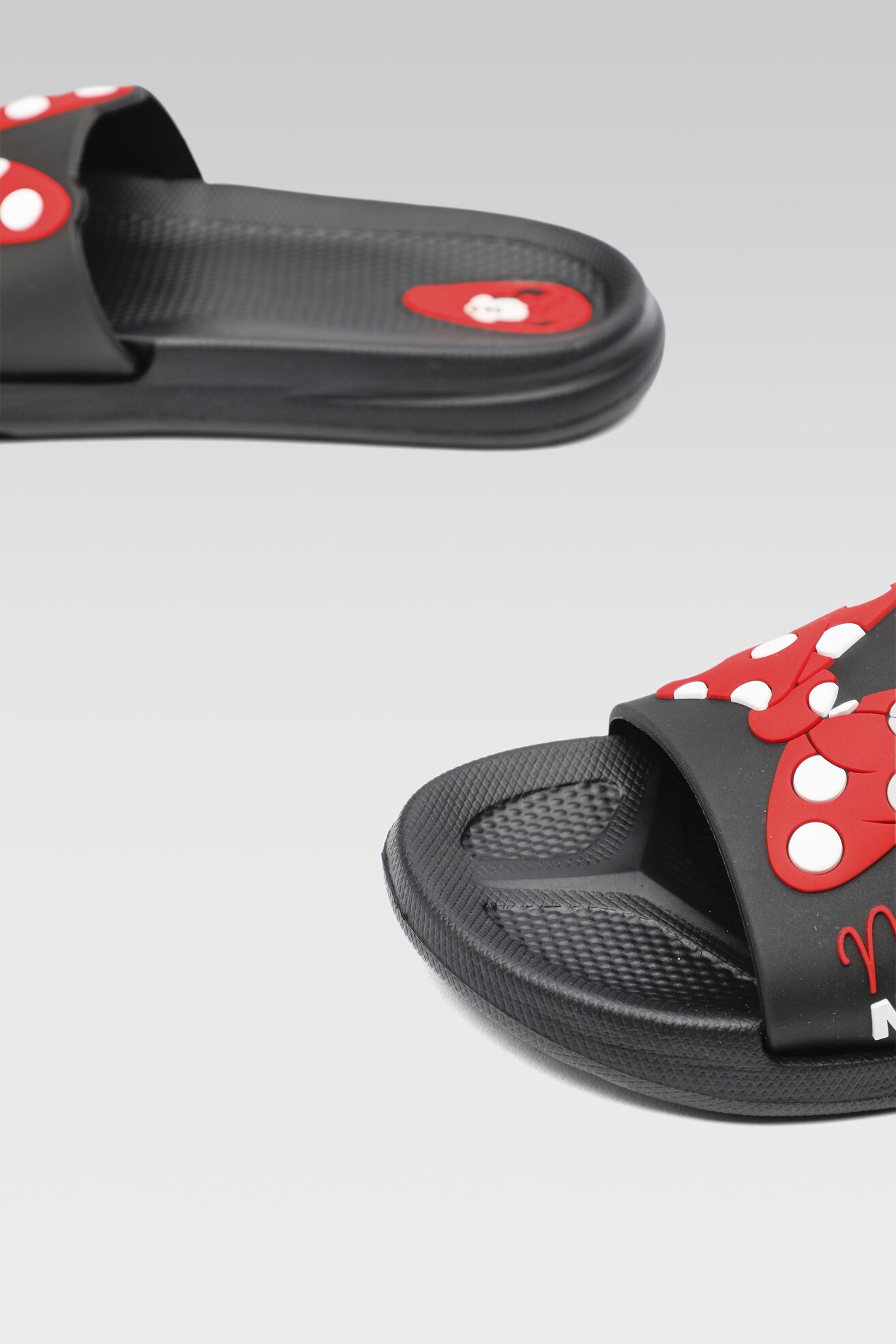 Klapki basenowe Mickey&Friends WP88-SS22-136DSTC Czarny