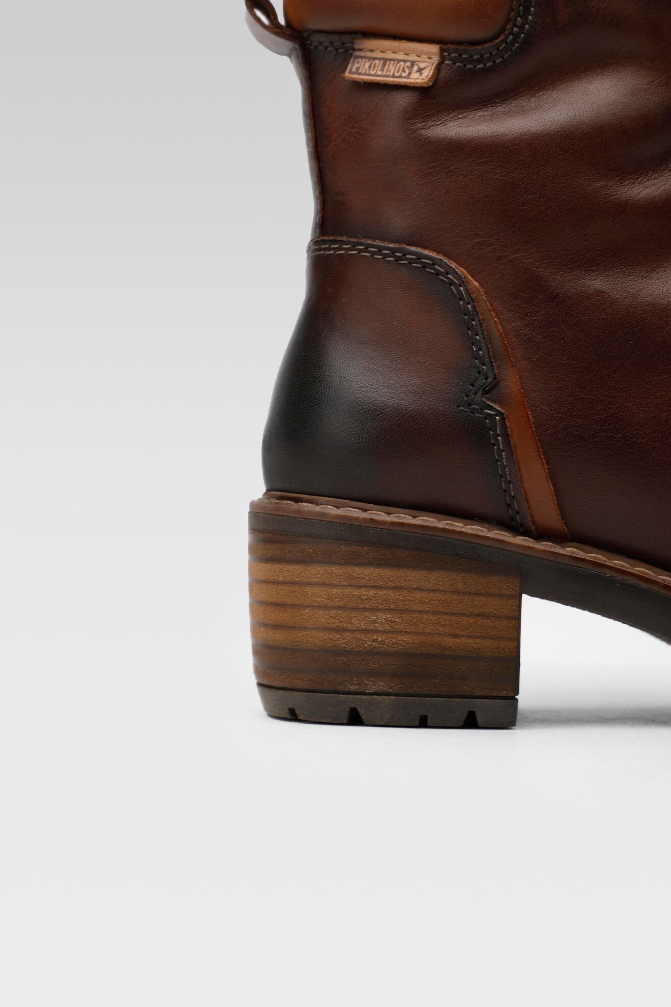 Trzewiki Pikolinos W1T-8812C1 Bordowy