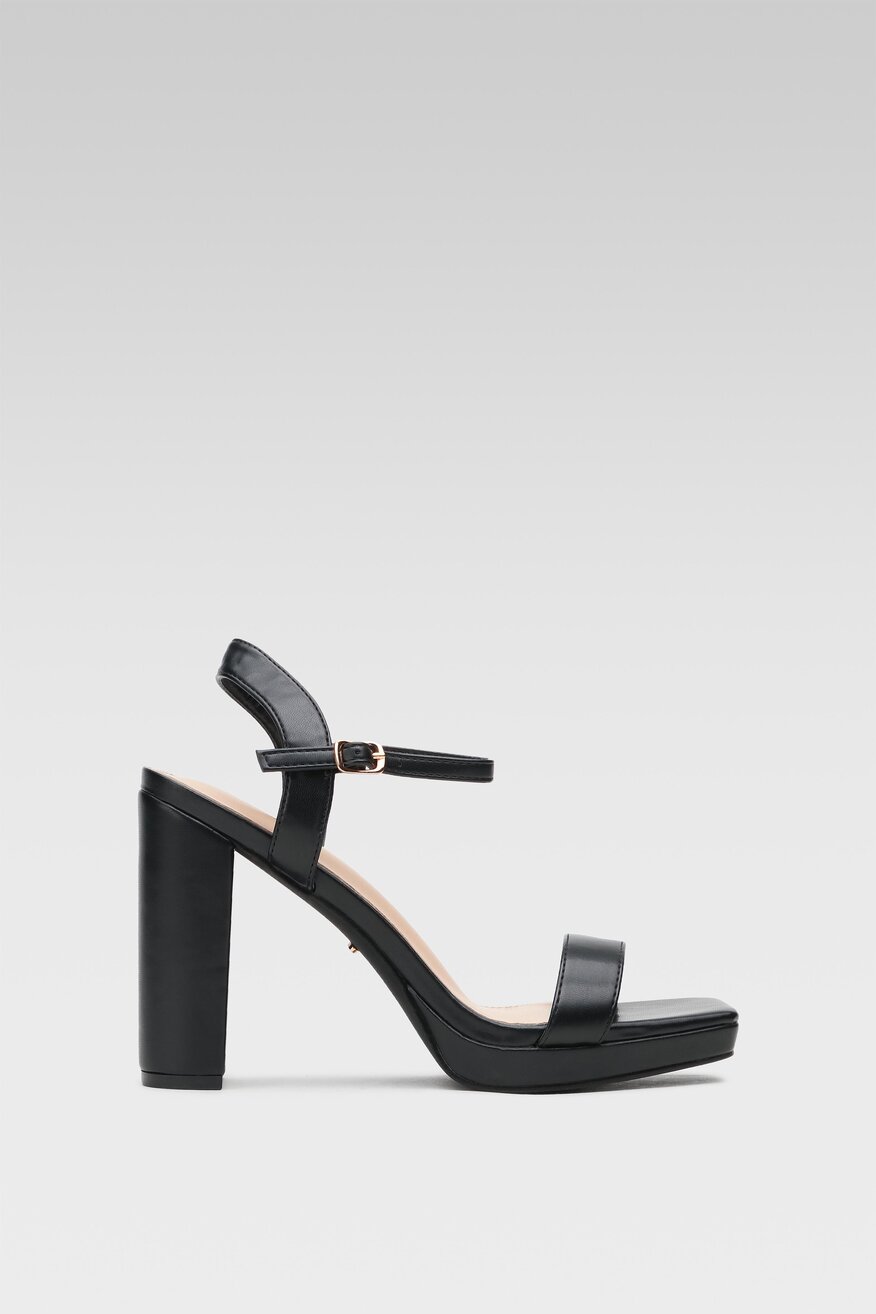 
                DeeZee - Sandały na słupku - 5904862698618