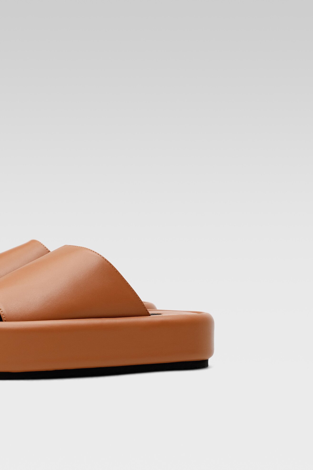 Klapki Gino Rossi 22SS58 Camel