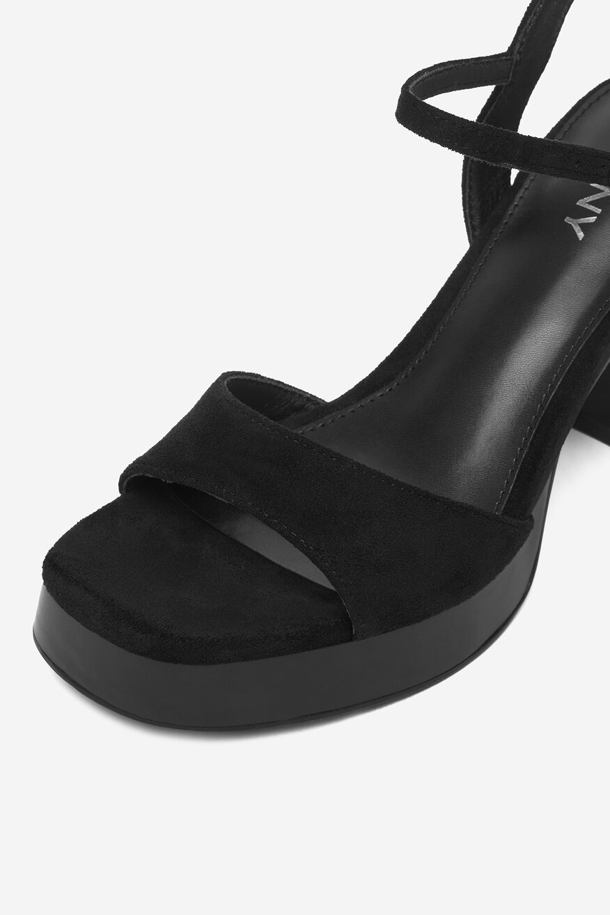 
                Сандалі Jenny ЧОРНИЙ - 5906751669532