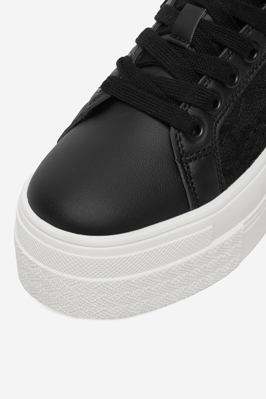 
                GUESS - Sneakersy - 5906751754528