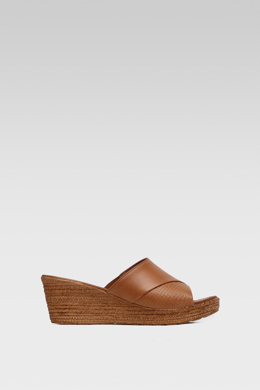 
                Lasocki - Skórzane klapki na koturnie - 5903698327129