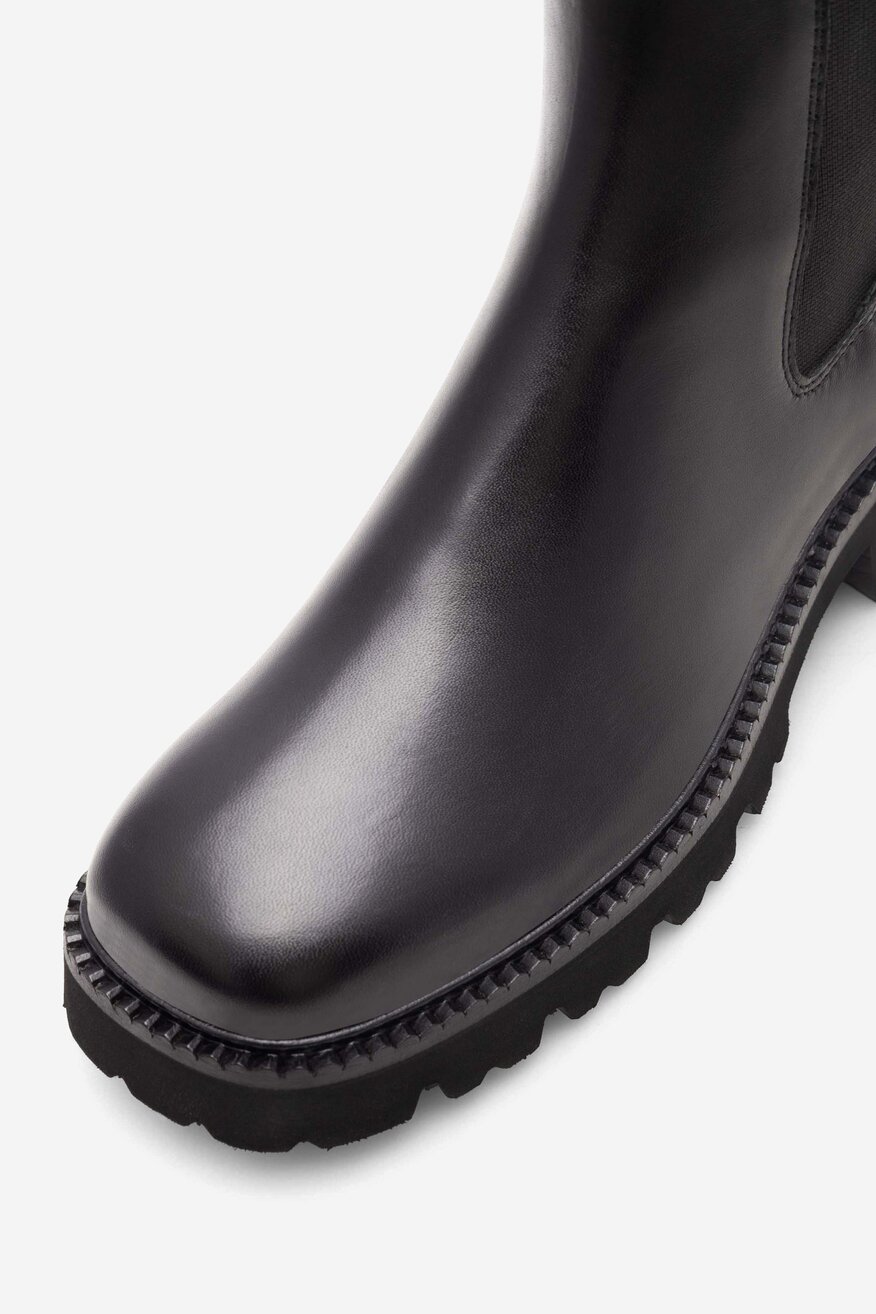 
                Боти Badura ЧЕРЕН - 5905588101352