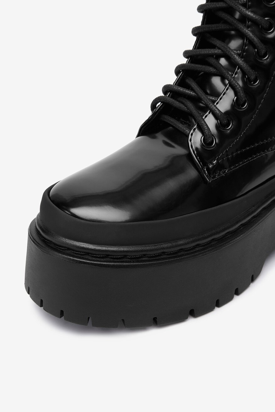 
                Боти DeeZee ЧЕРЕН - 5904410905397