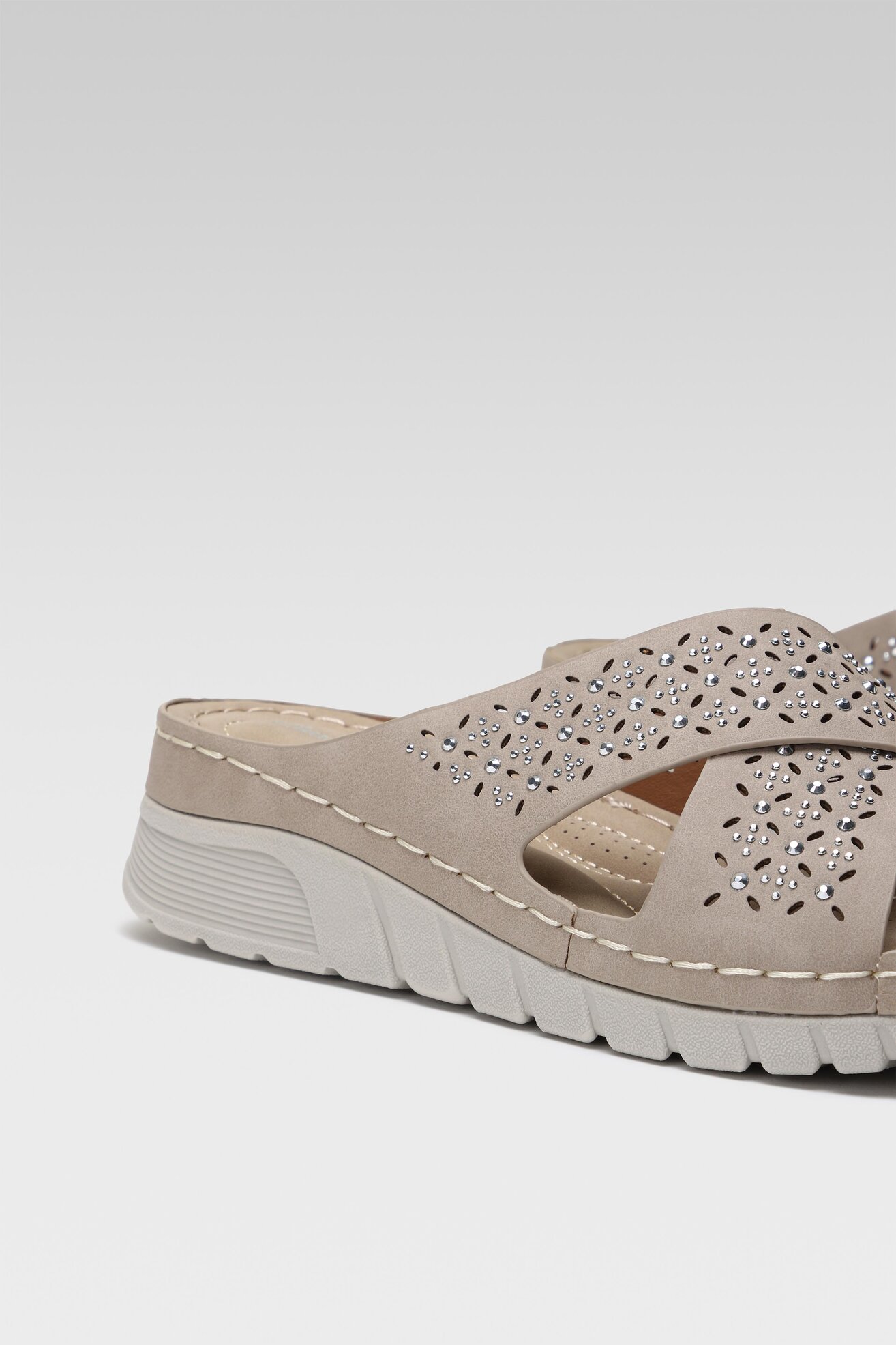 Klapki Clara Barson WS8054-02 Beżowy